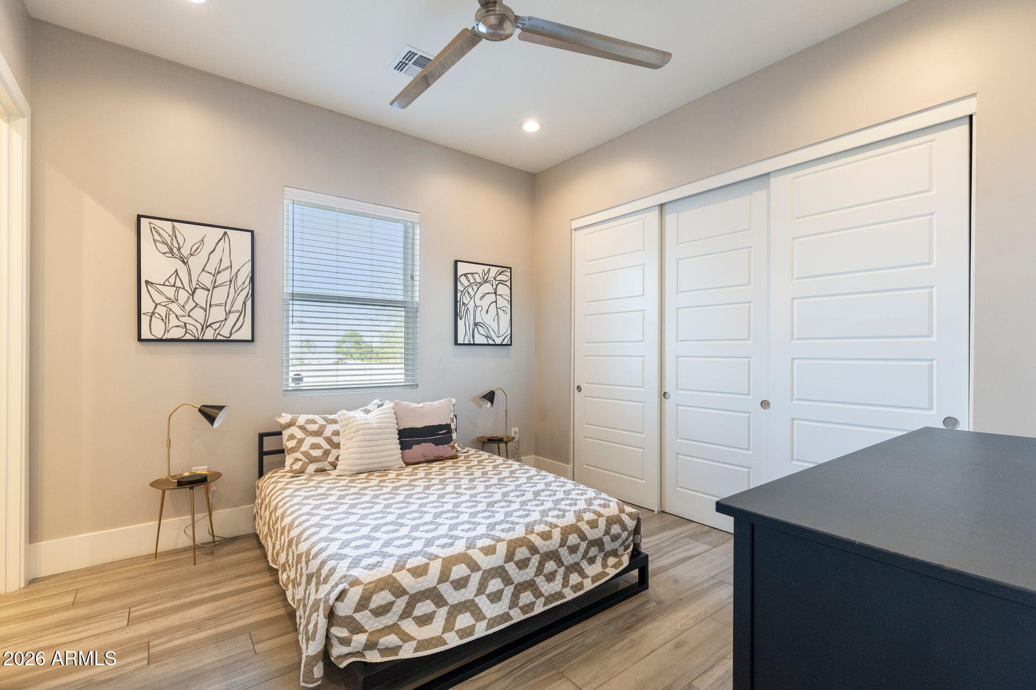 2252 E SOUTH MOUNTAIN Avenue