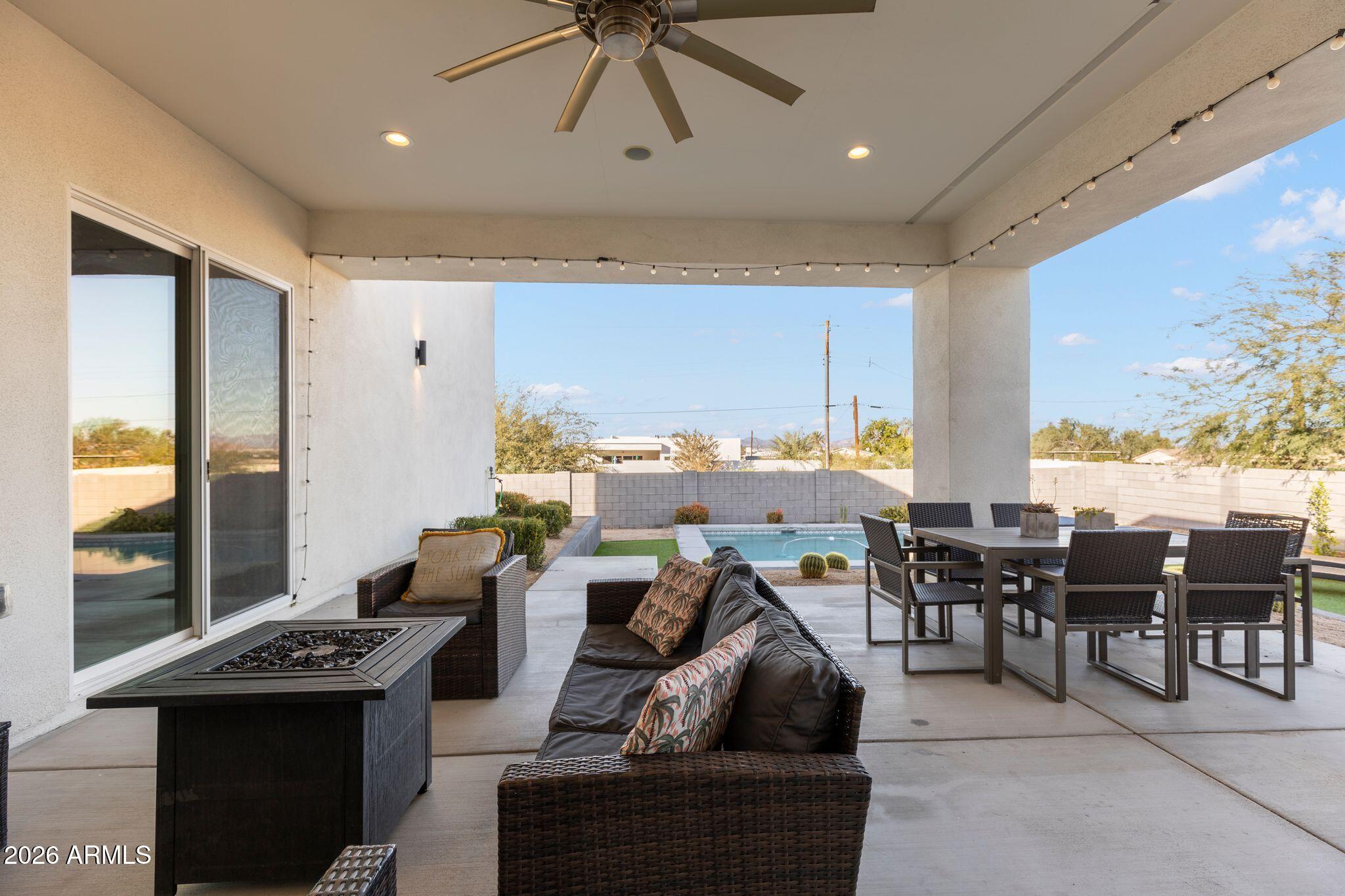 2252 E SOUTH MOUNTAIN Avenue