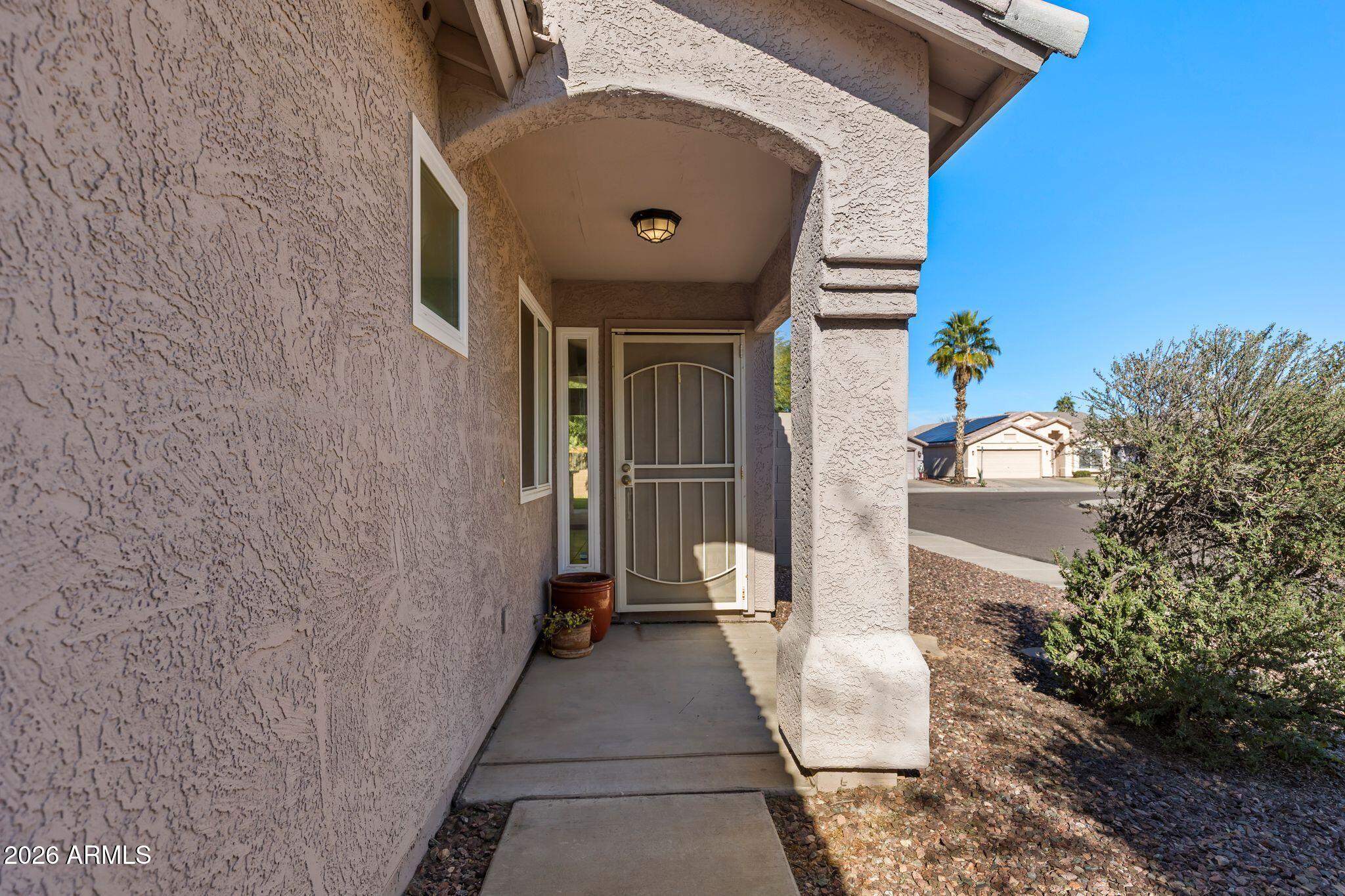 2650 E HARTFORD Avenue