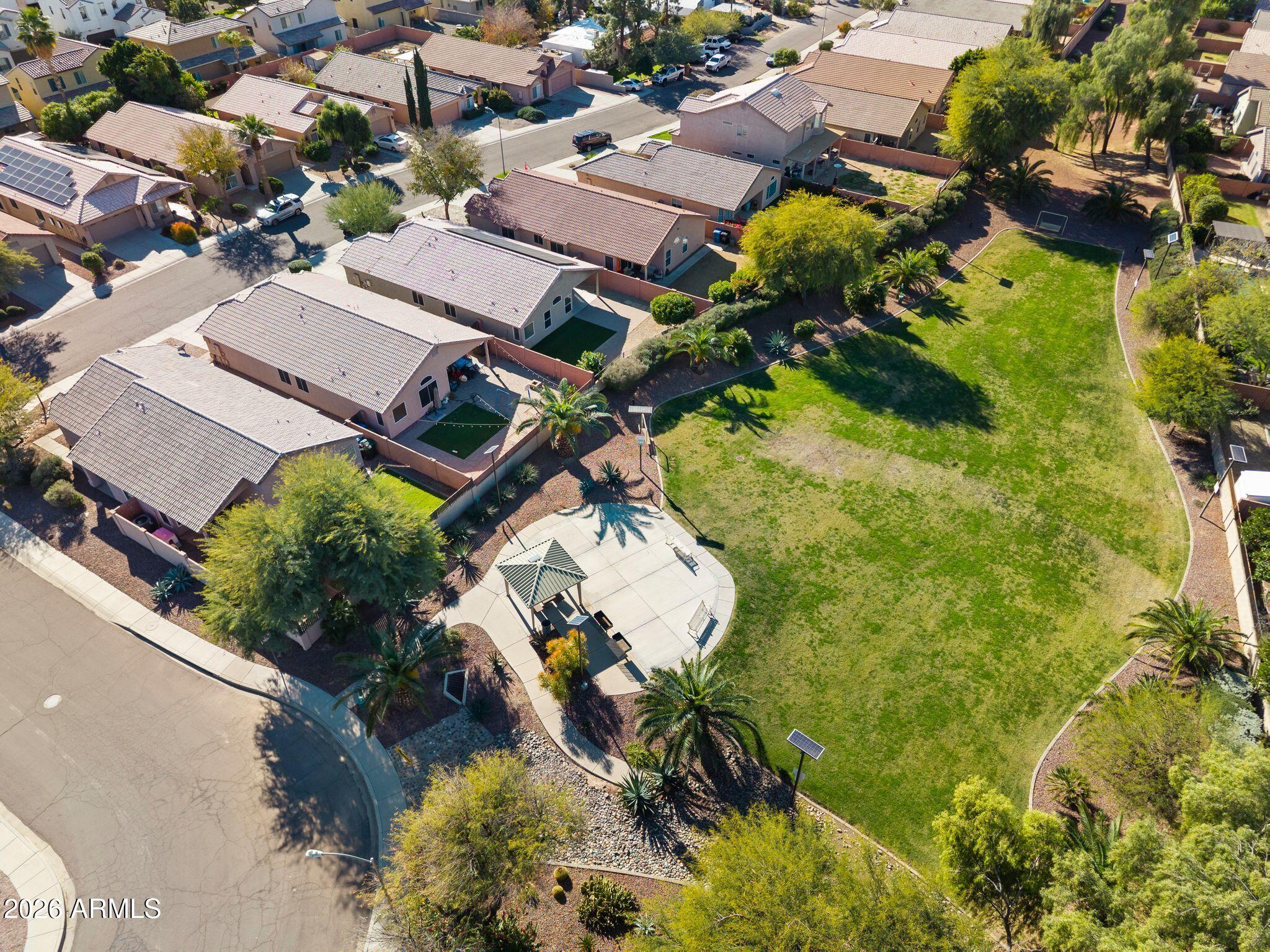 2650 E HARTFORD Avenue