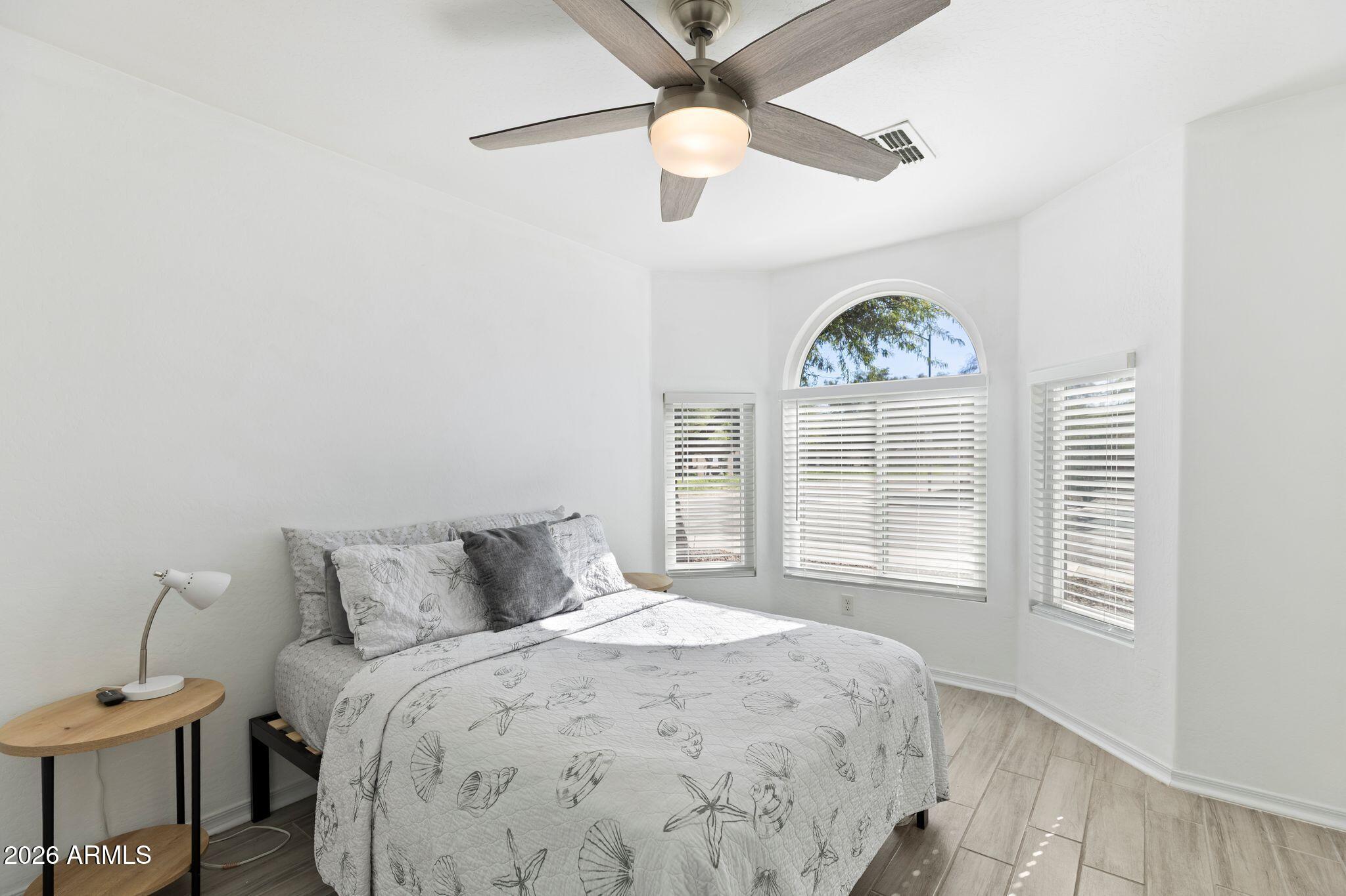 2650 E HARTFORD Avenue