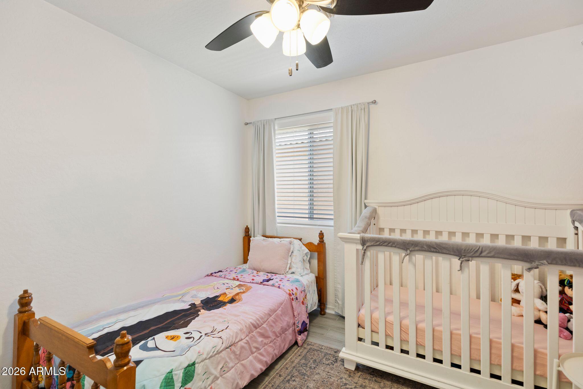 2650 E HARTFORD Avenue