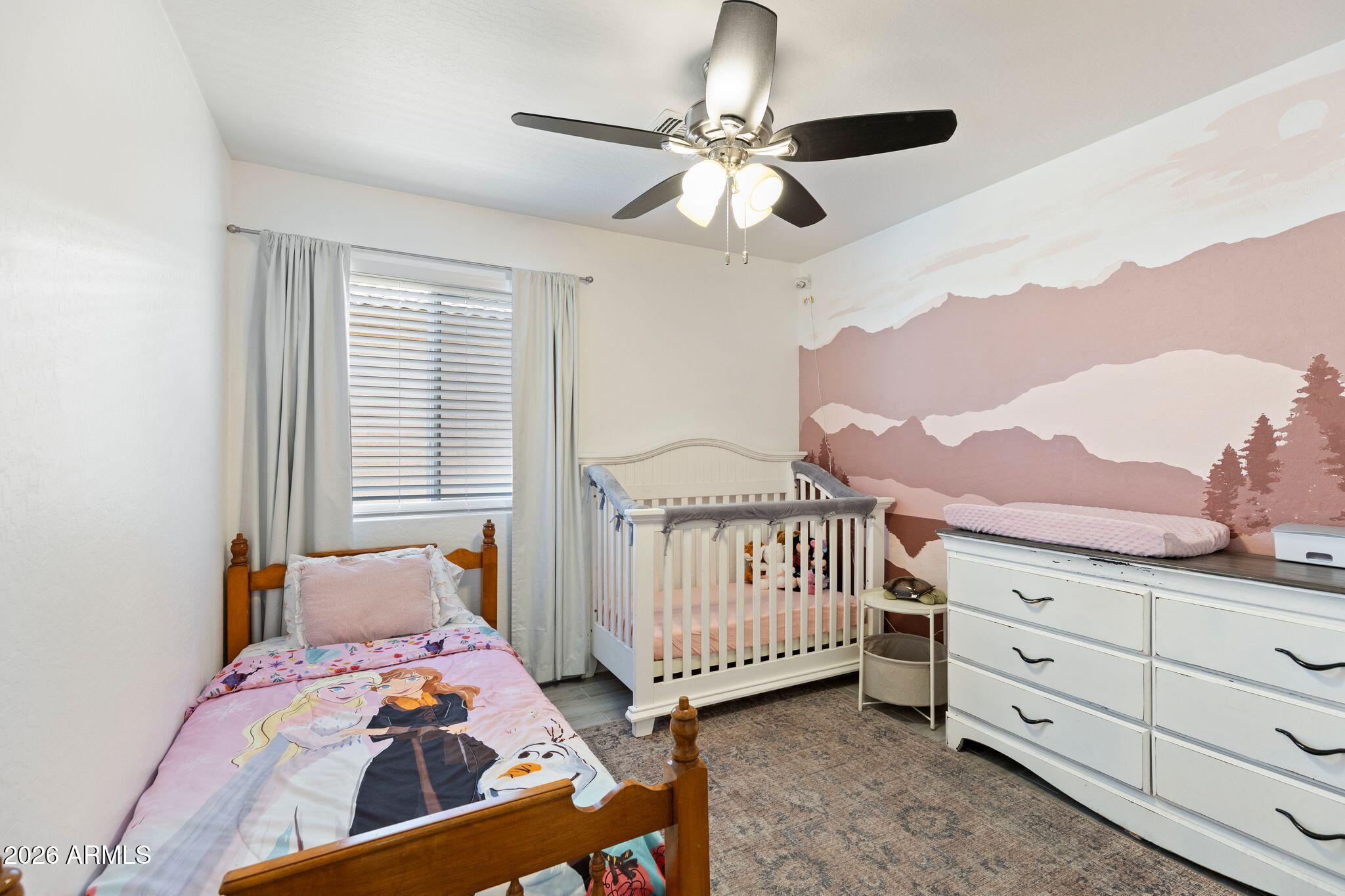 2650 E HARTFORD Avenue