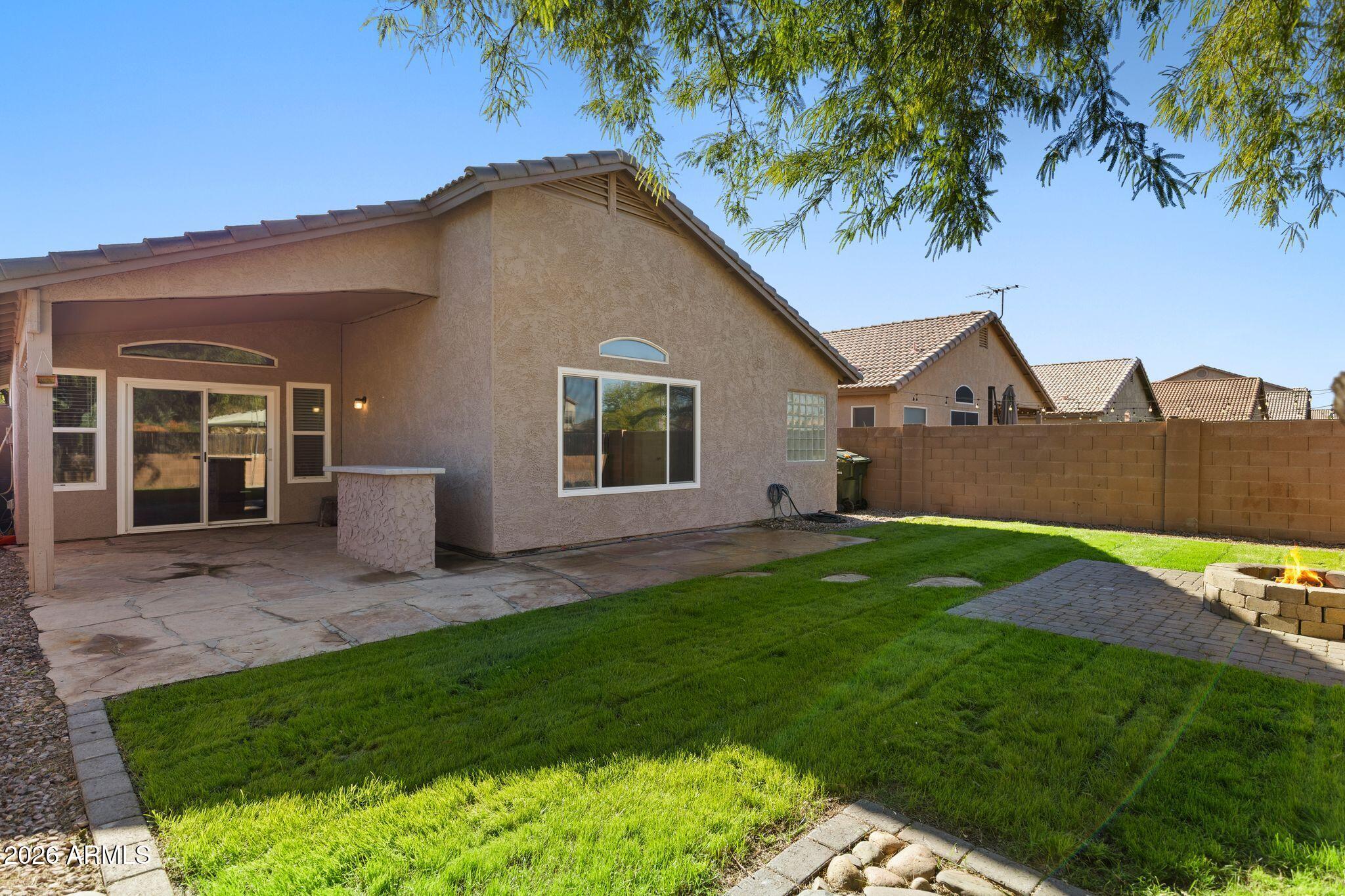 2650 E HARTFORD Avenue