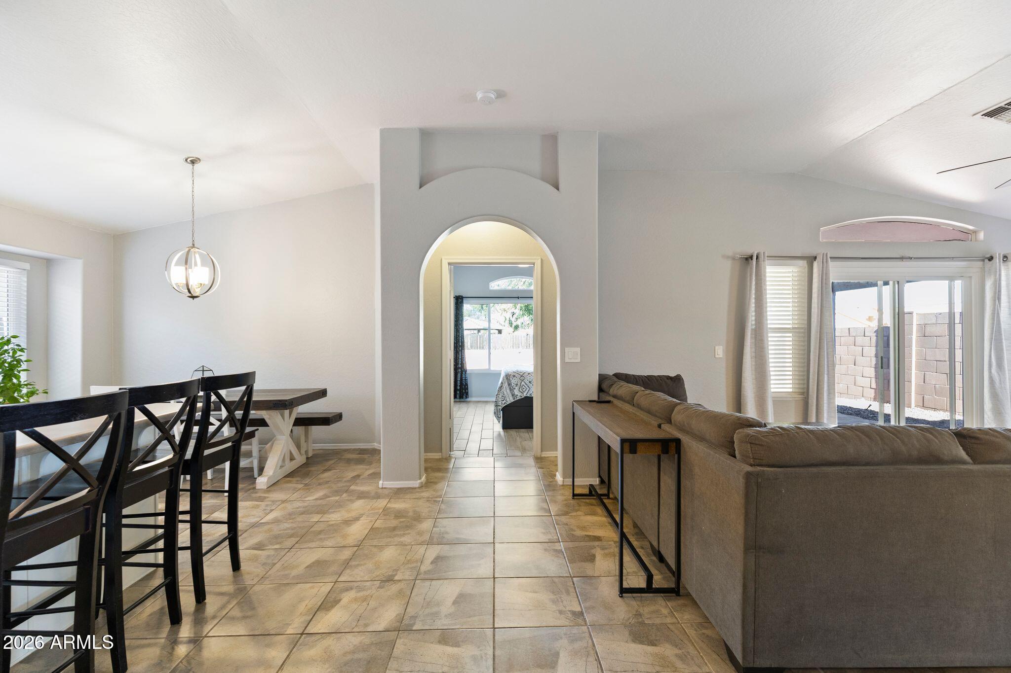 2650 E HARTFORD Avenue