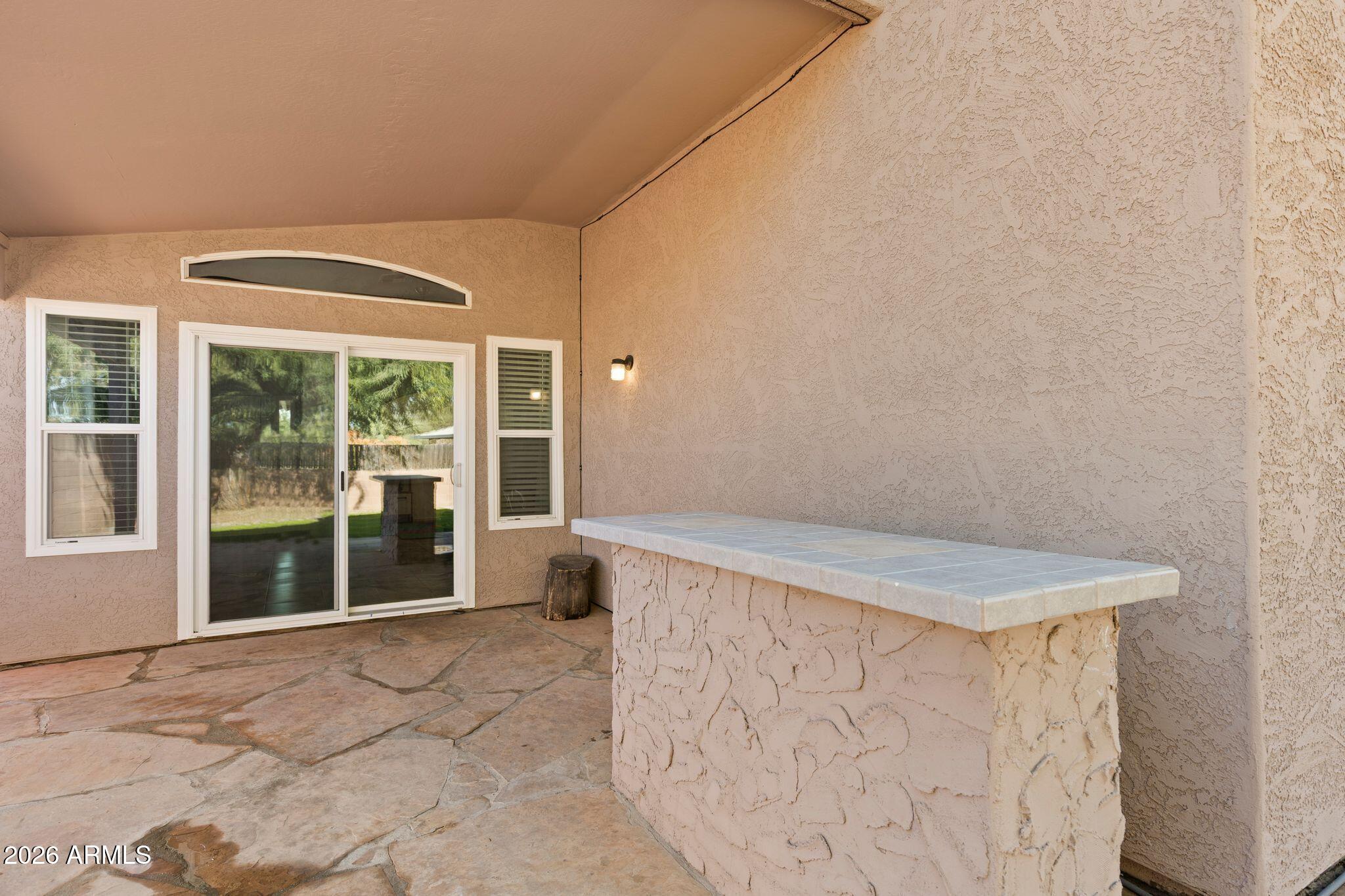 2650 E HARTFORD Avenue