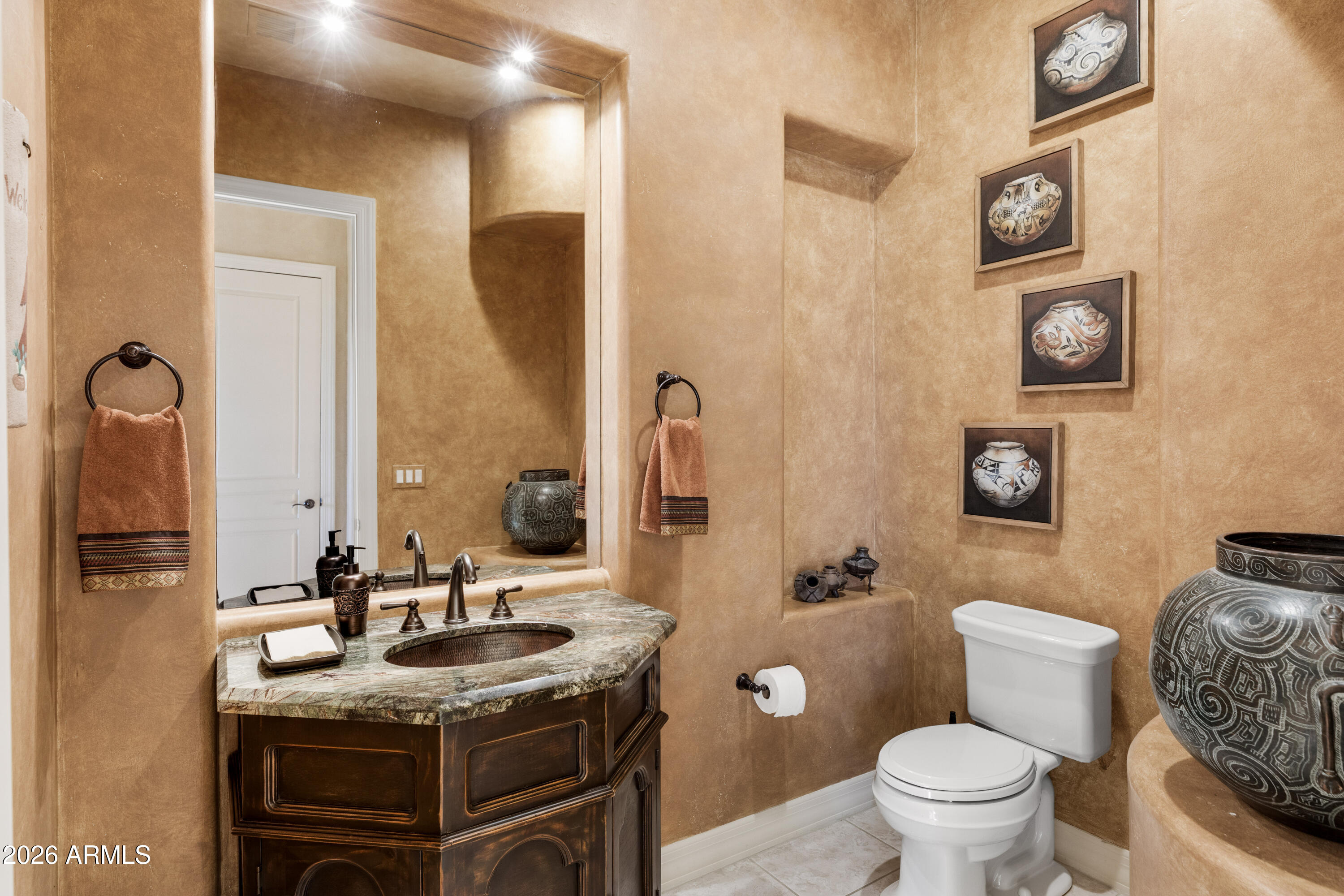 8087 E HIGH POINT Drive