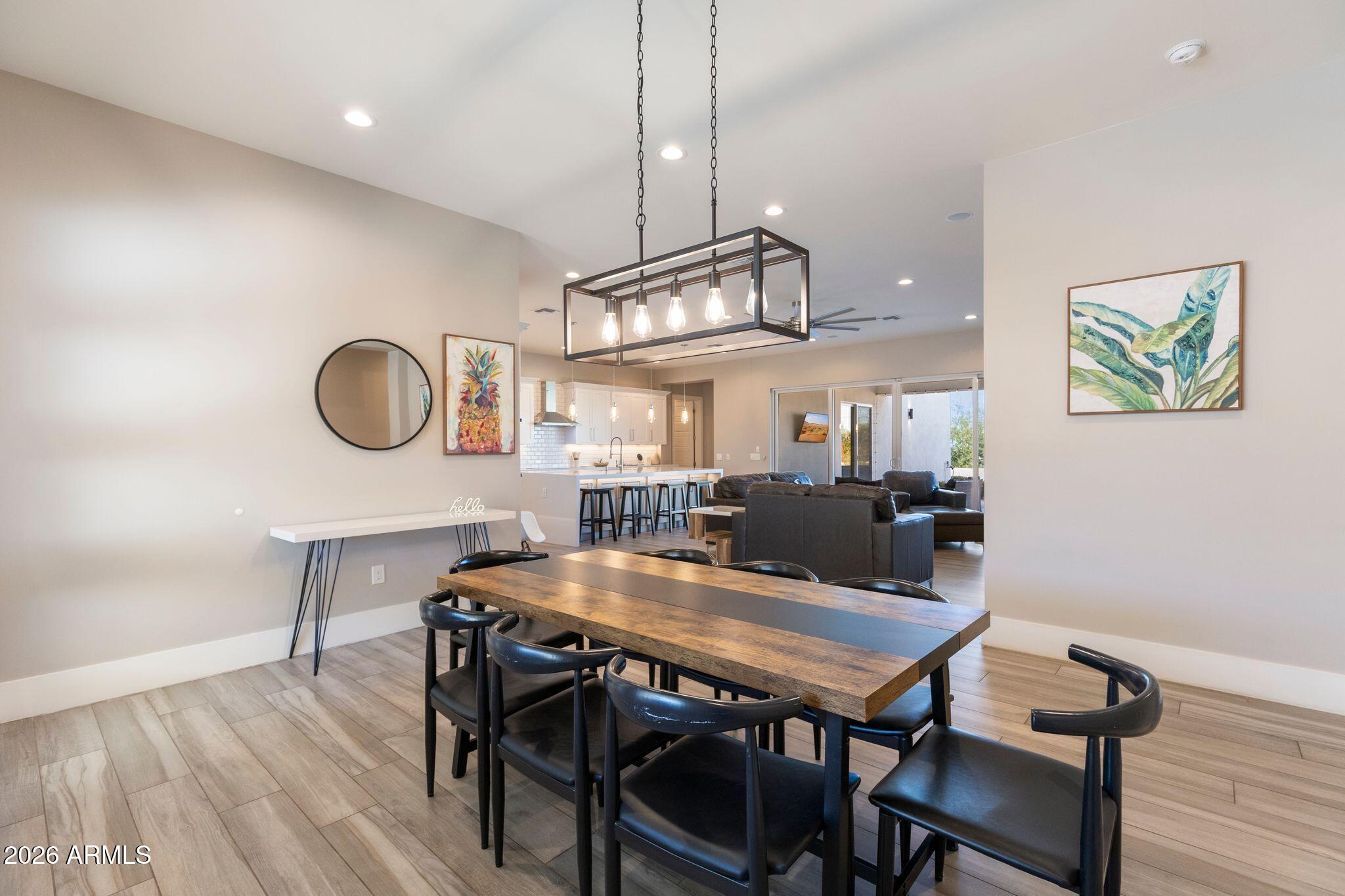 2252 E SOUTH MOUNTAIN Avenue