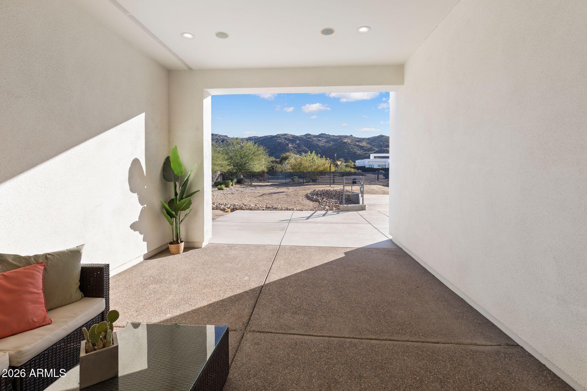 2252 E SOUTH MOUNTAIN Avenue