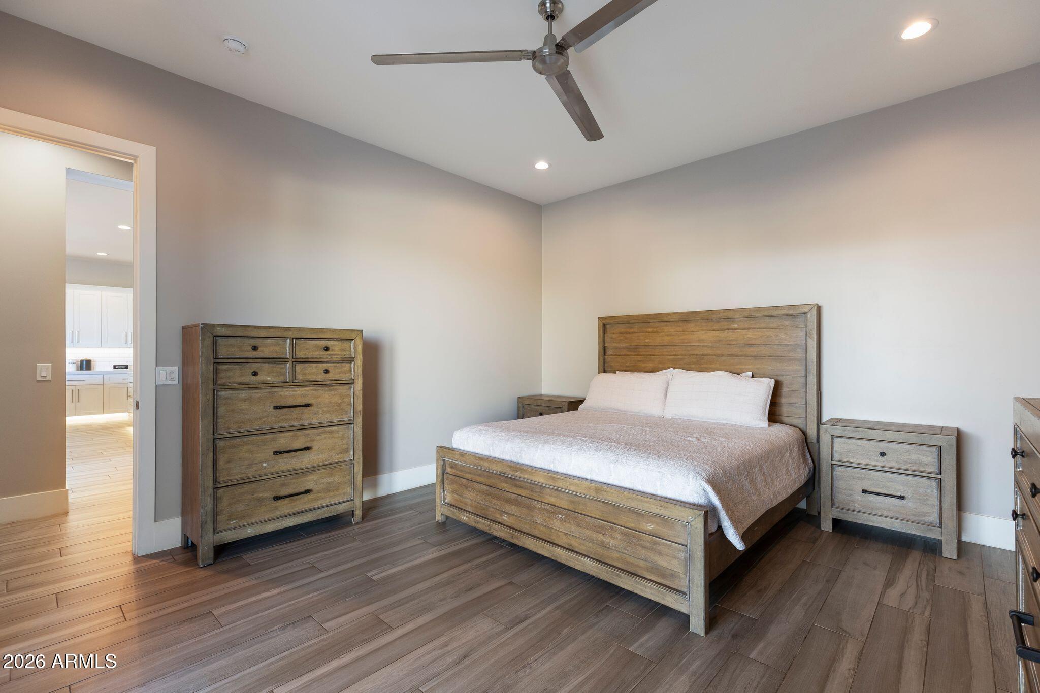 2252 E SOUTH MOUNTAIN Avenue