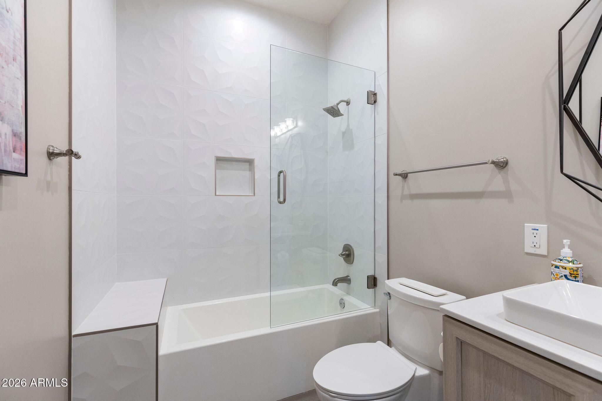 2252 E SOUTH MOUNTAIN Avenue