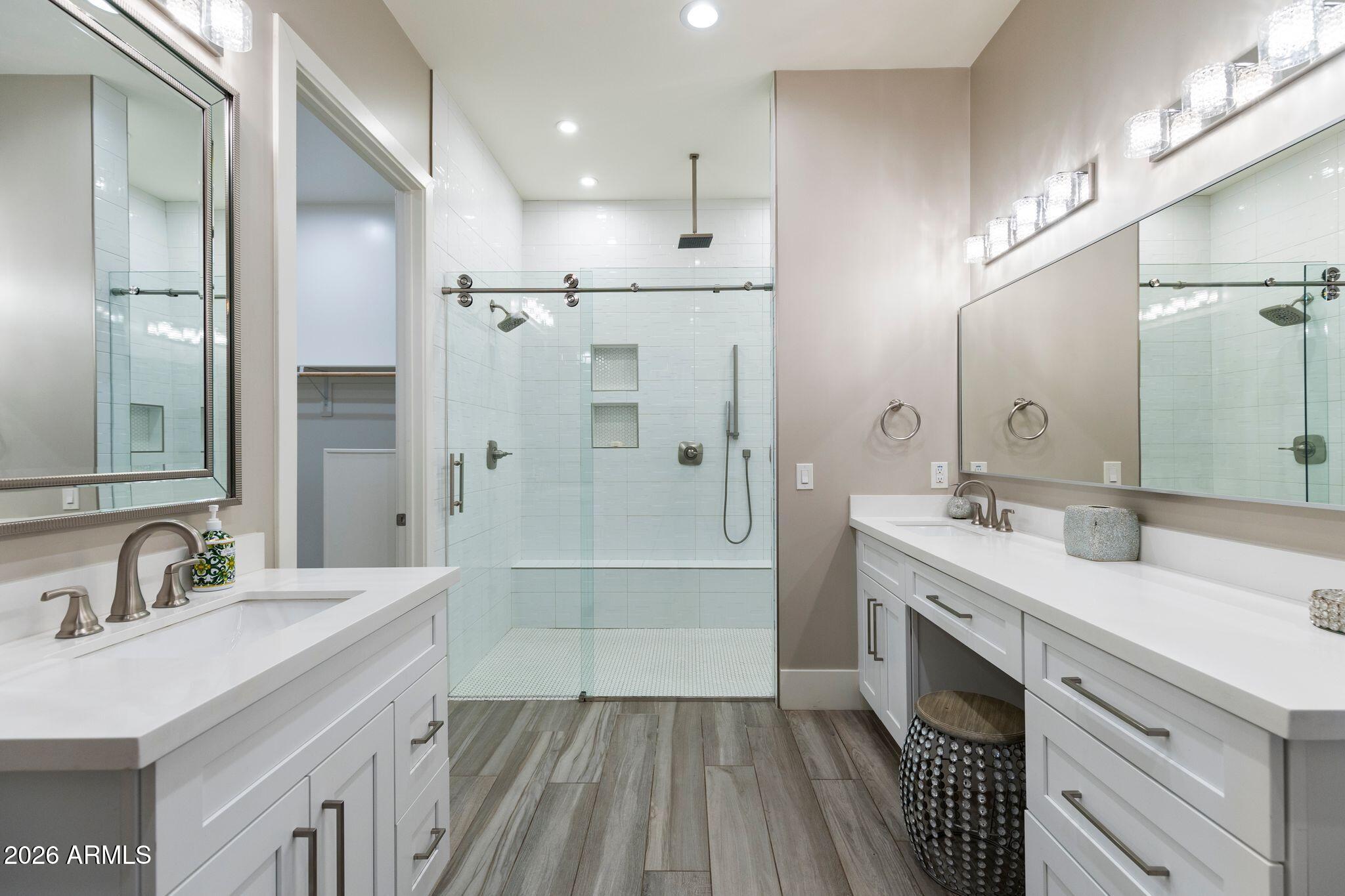 2252 E SOUTH MOUNTAIN Avenue