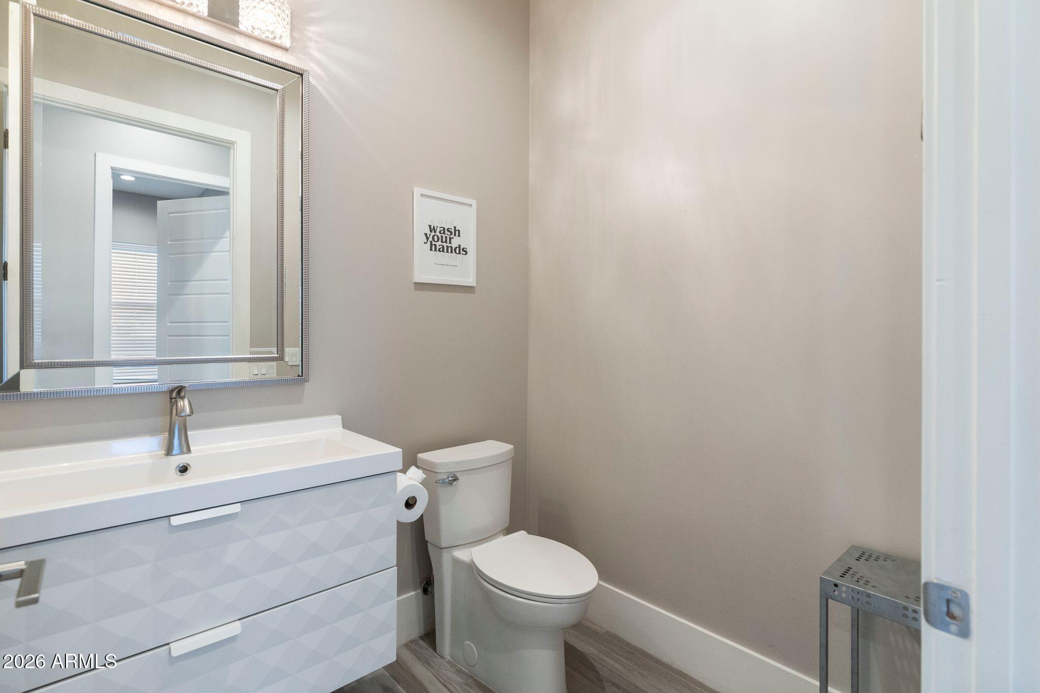 2252 E SOUTH MOUNTAIN Avenue