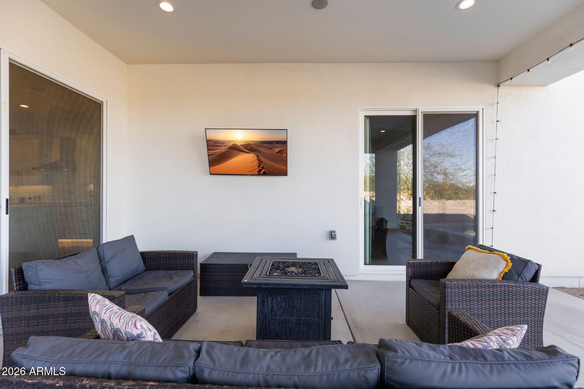 2252 E SOUTH MOUNTAIN Avenue