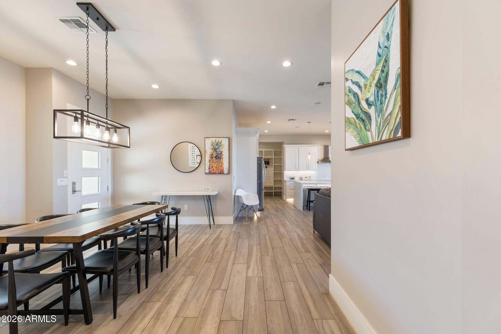 2252 E SOUTH MOUNTAIN Avenue