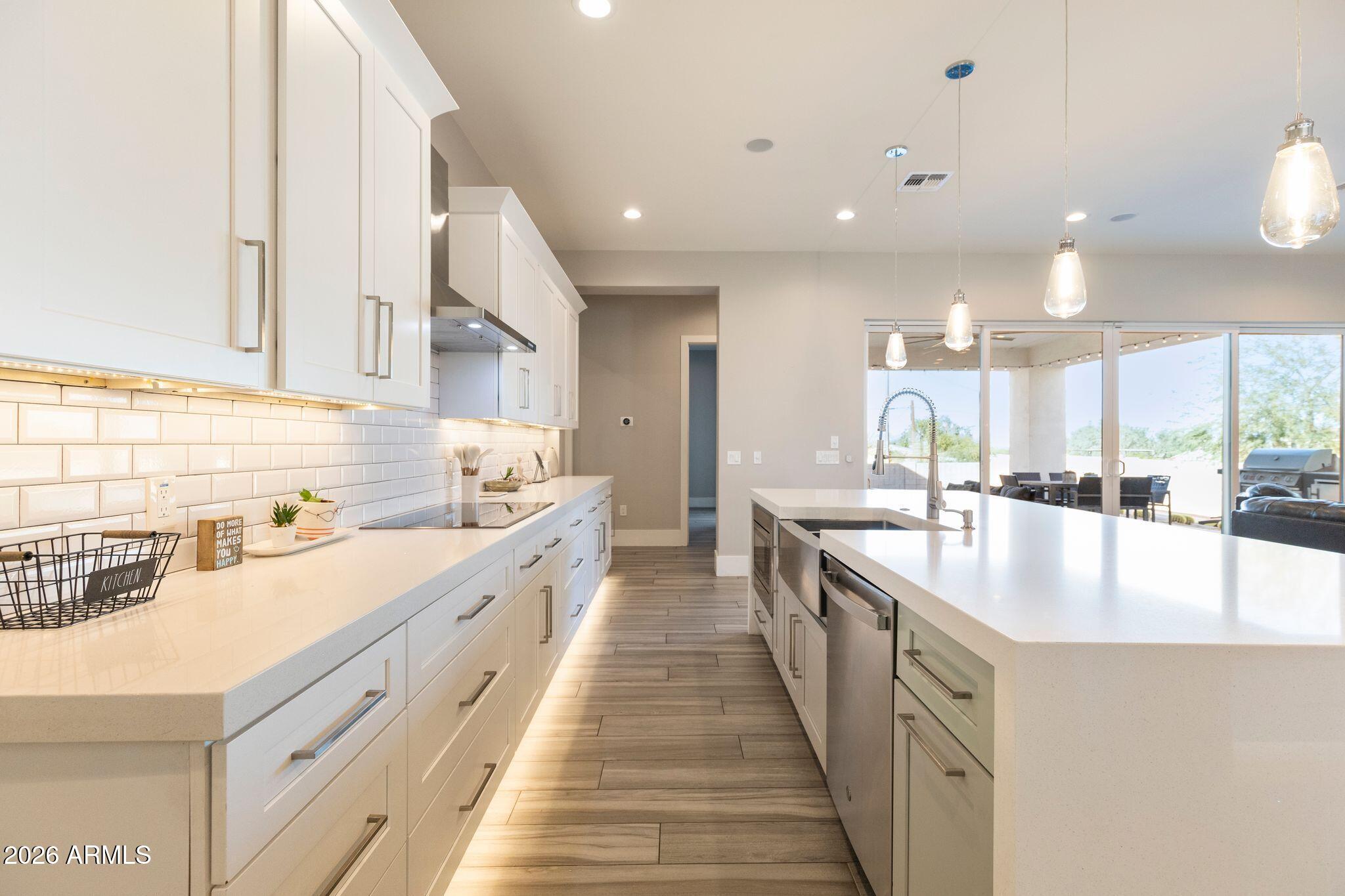 2252 E SOUTH MOUNTAIN Avenue