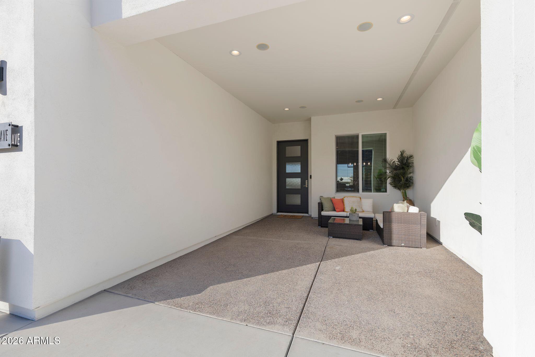 2252 E SOUTH MOUNTAIN Avenue