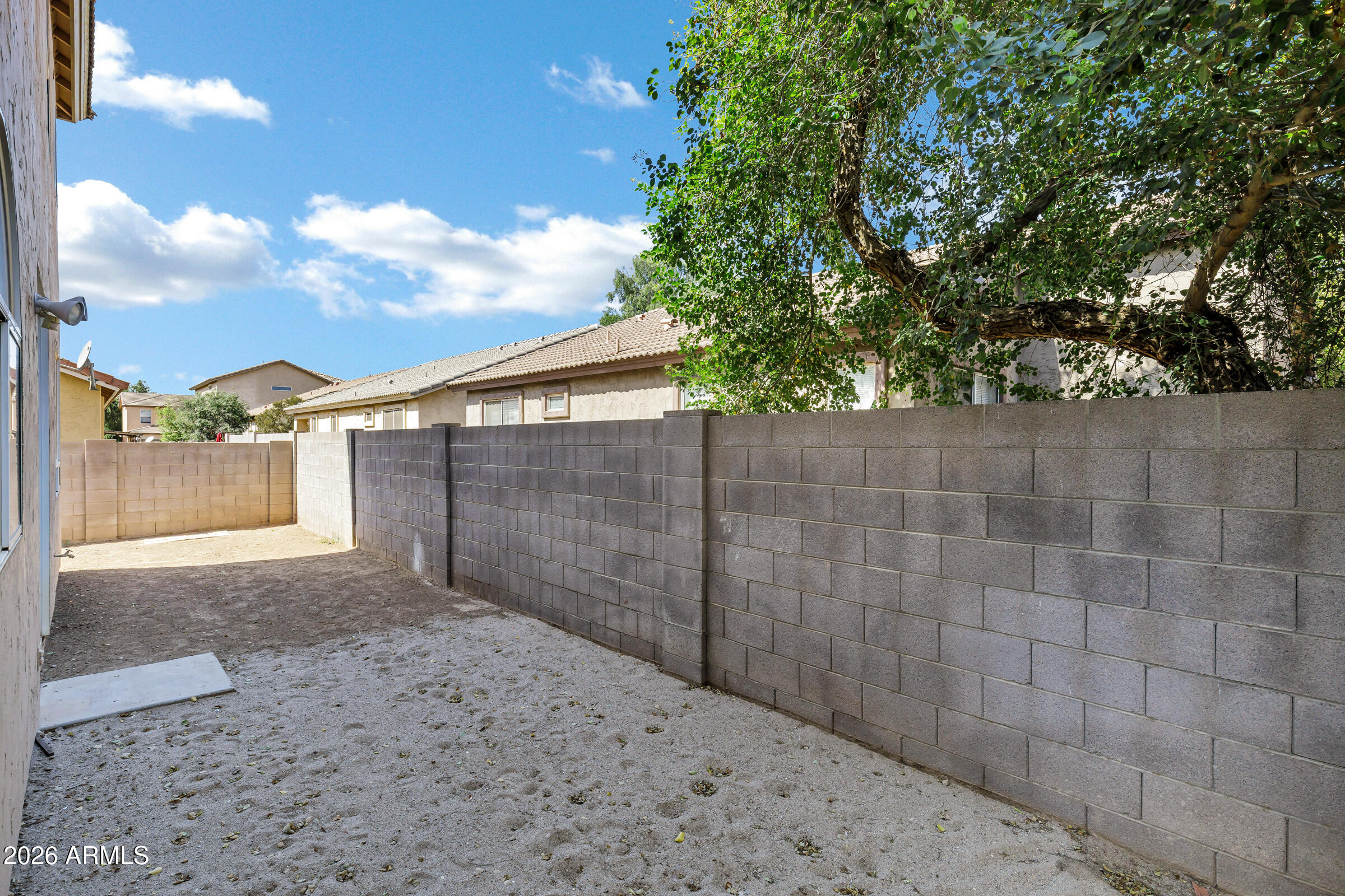 1140 E FERRARA Street