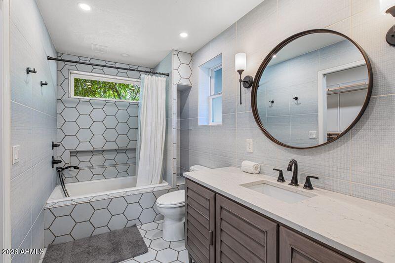 2118 E PEBBLE BEACH Drive