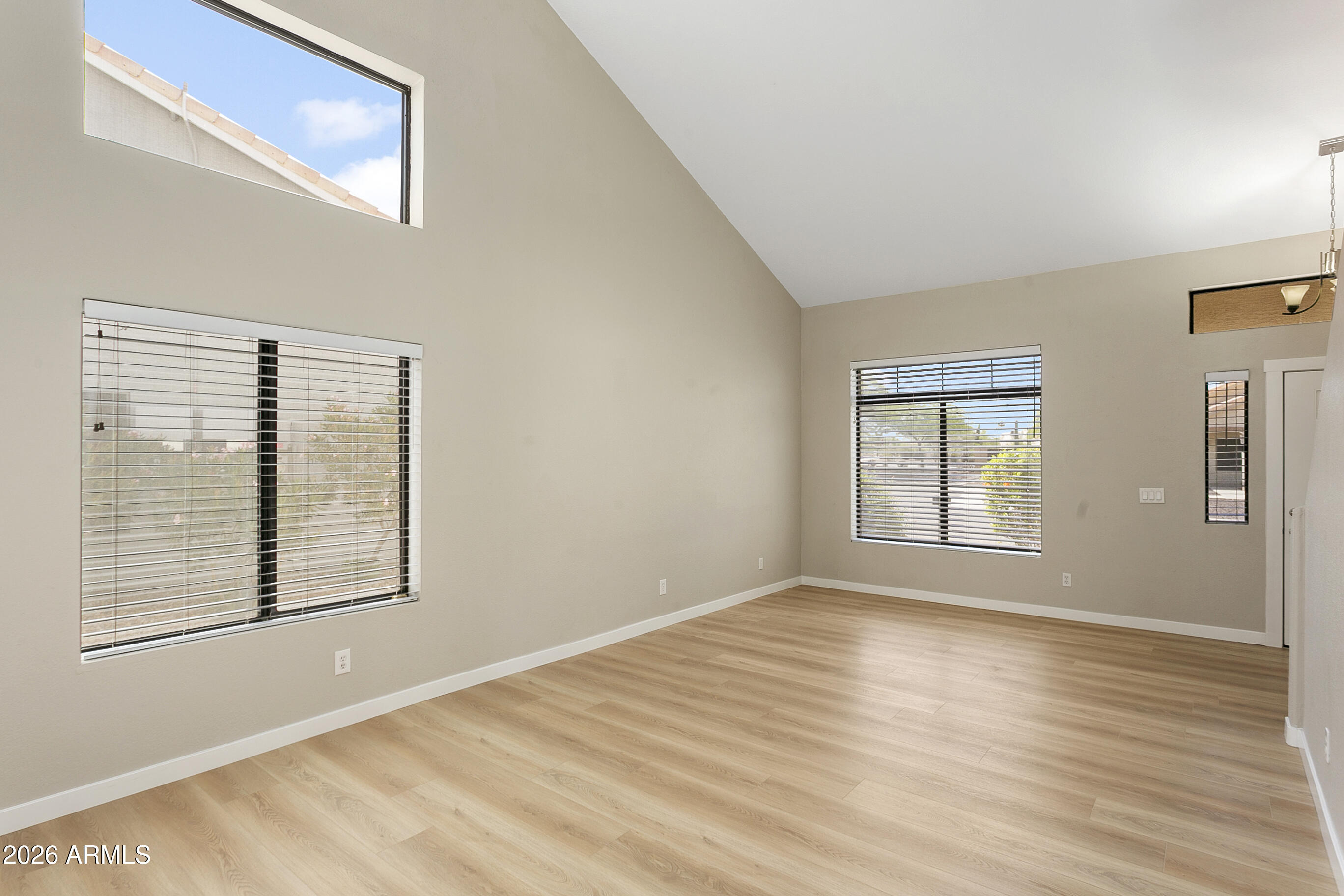 2134 E DALEY Lane