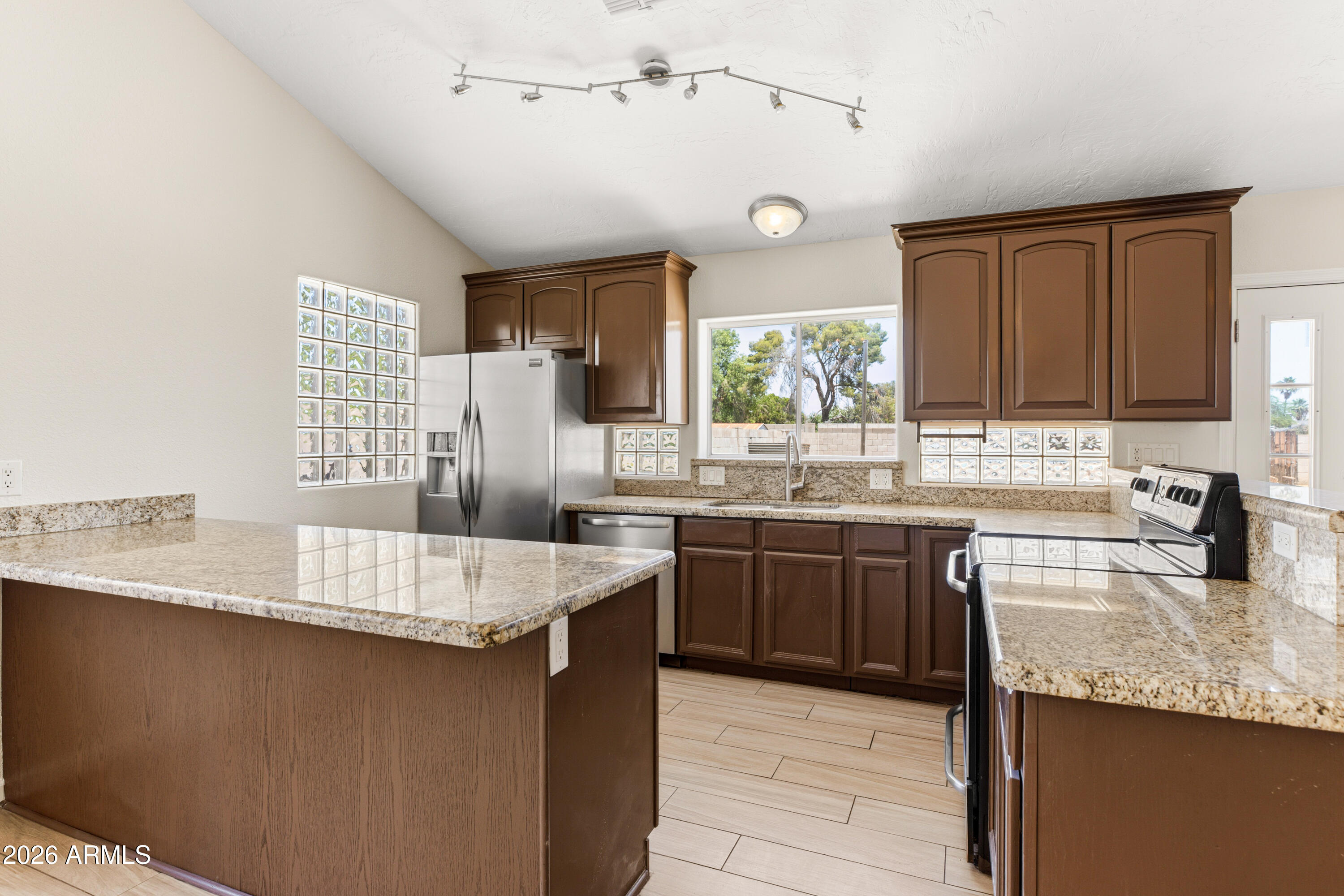1506 W ALAMO Drive