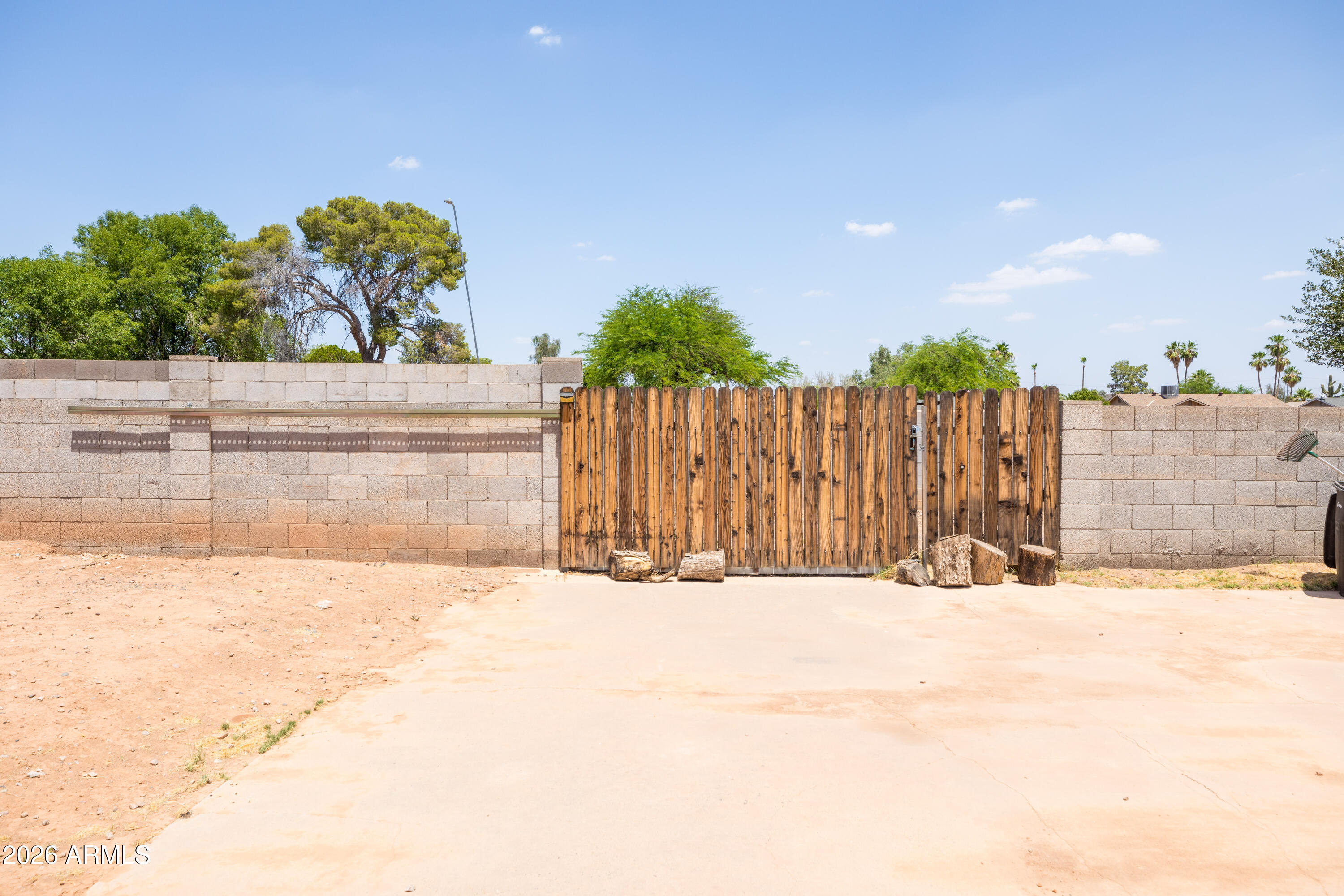 1506 W ALAMO Drive