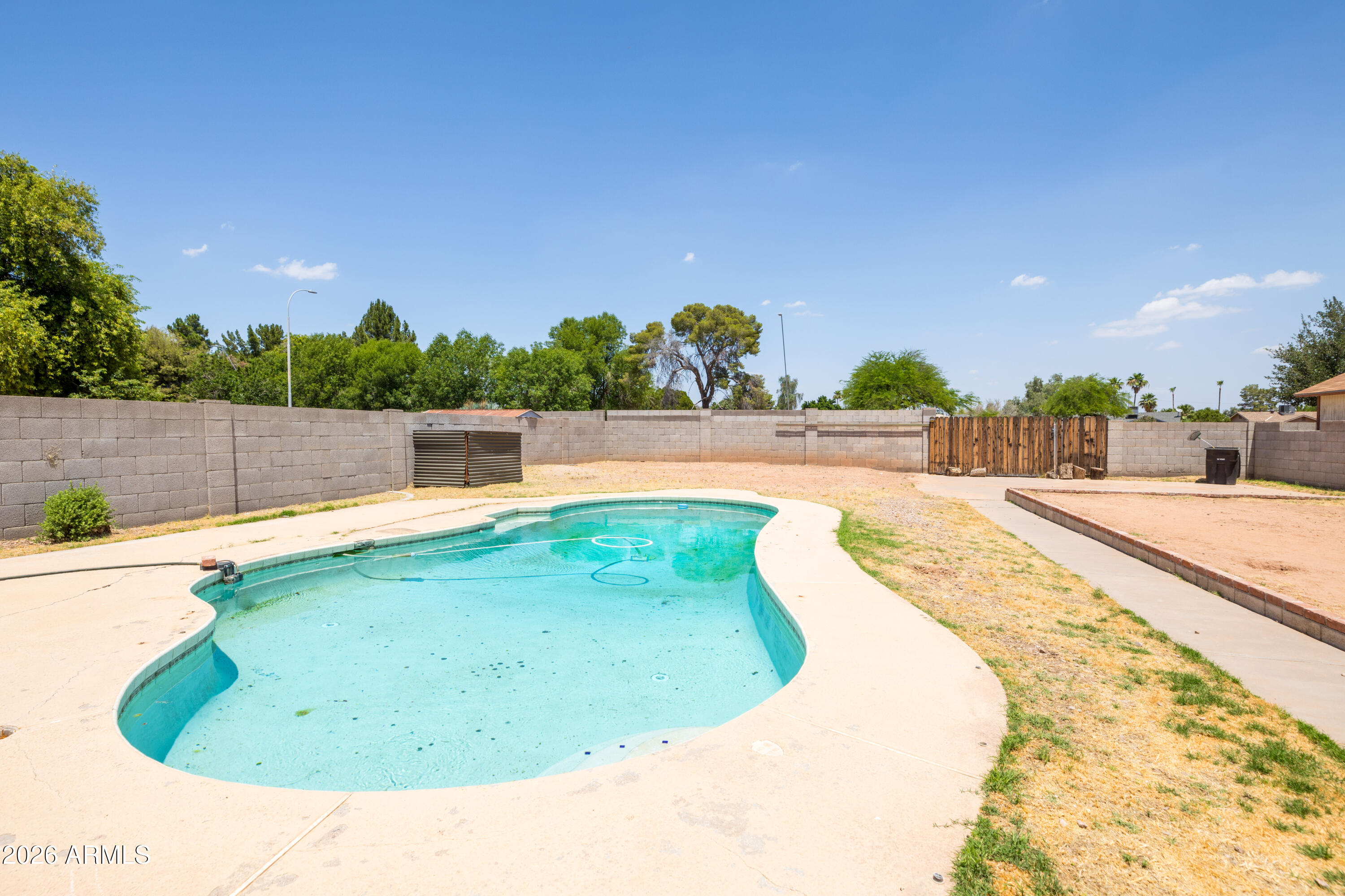 1506 W ALAMO Drive