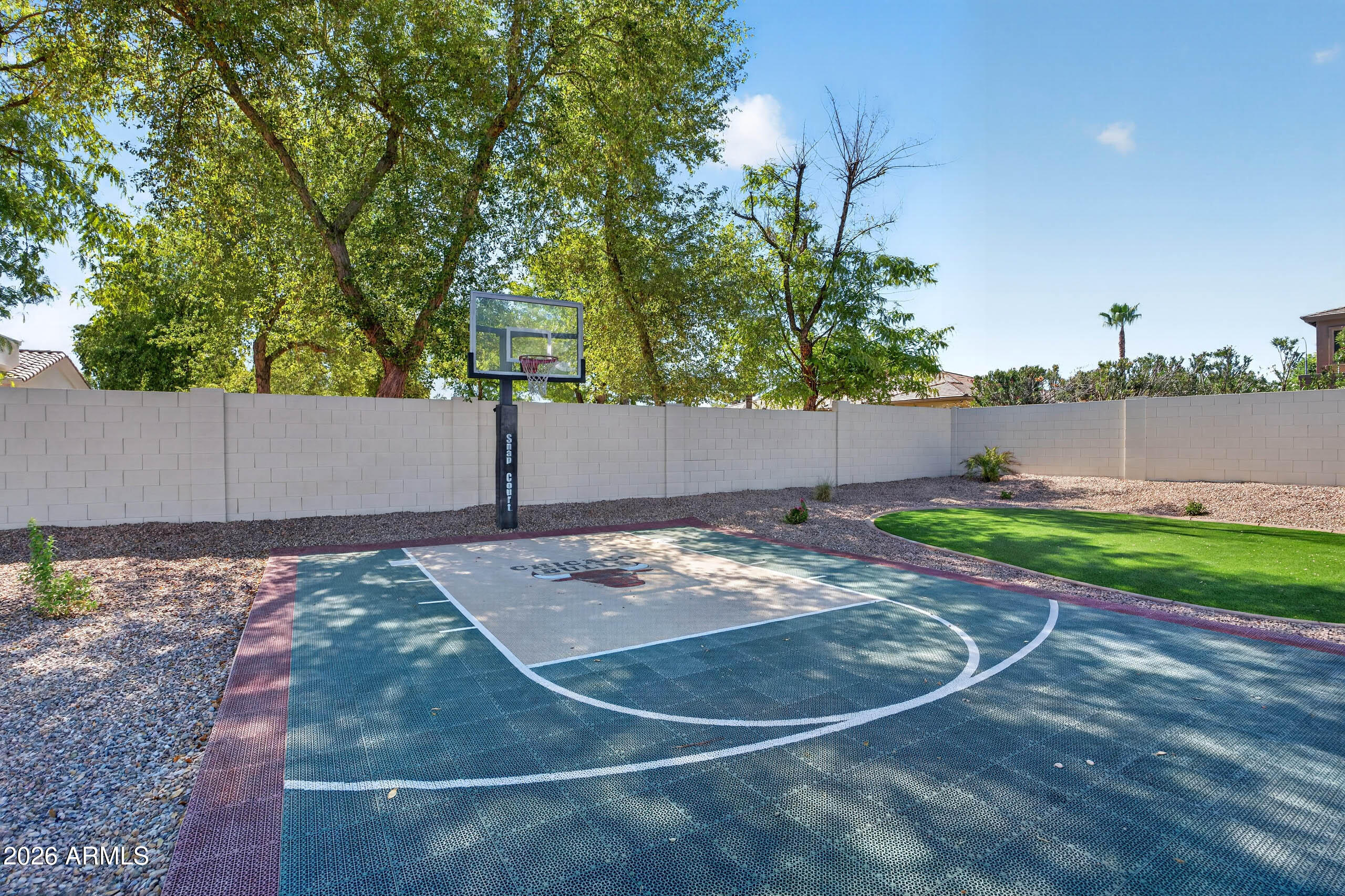 1933 E GEMINI Place