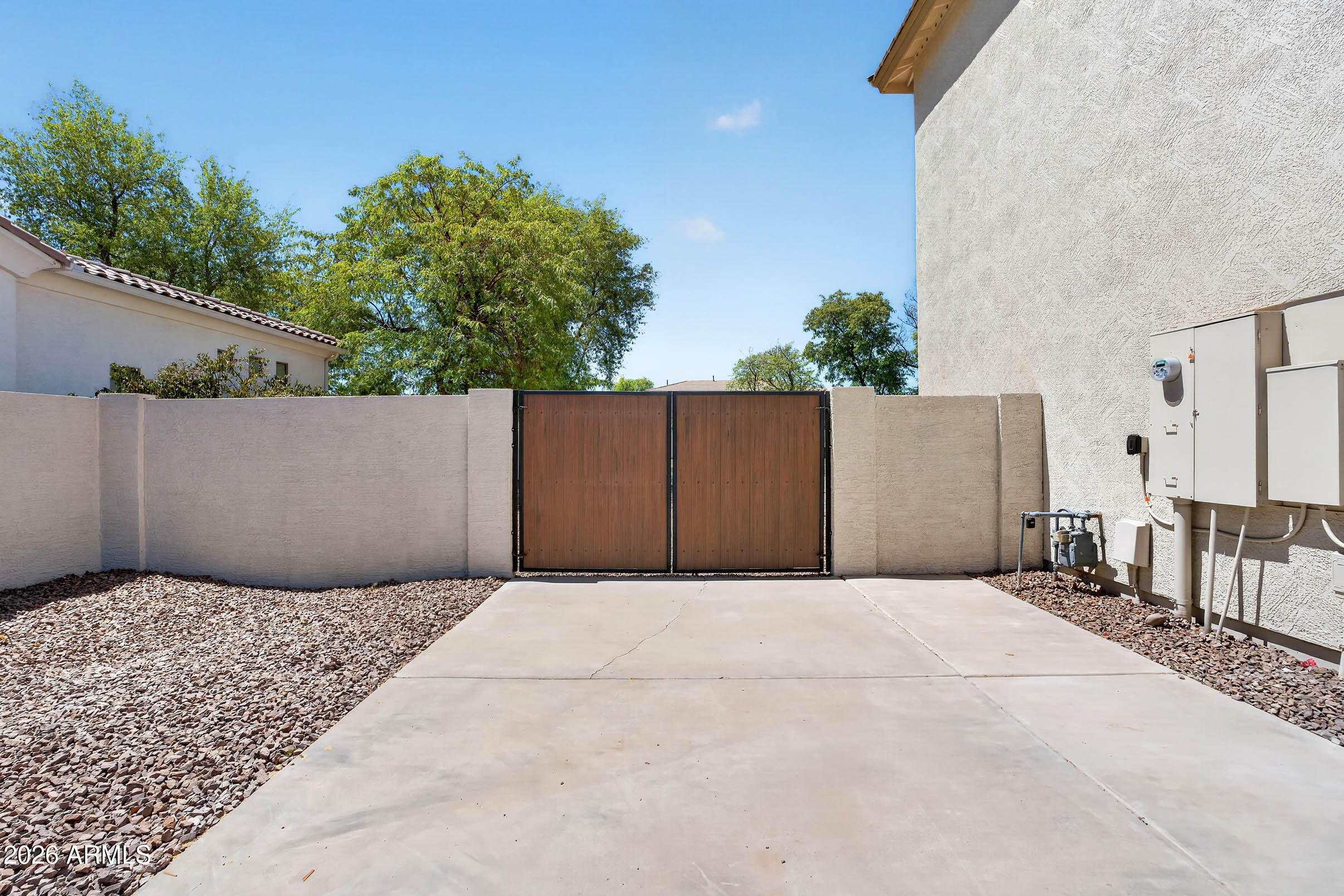 1933 E GEMINI Place