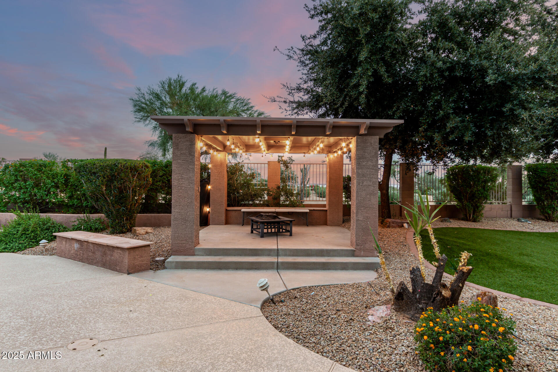 4331 E PRICKLY PEAR Trail