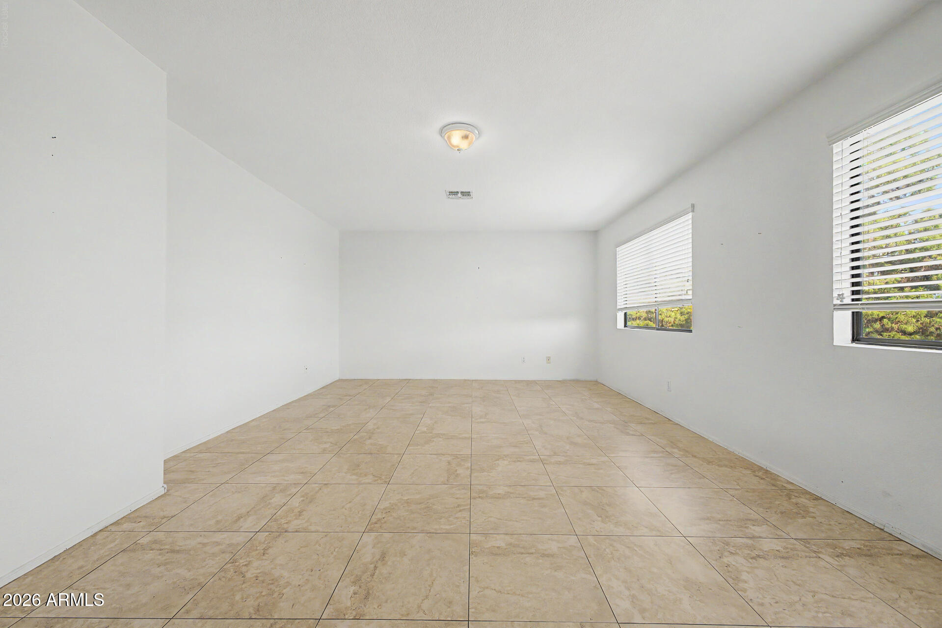 2031 E PARKSIDE Lane