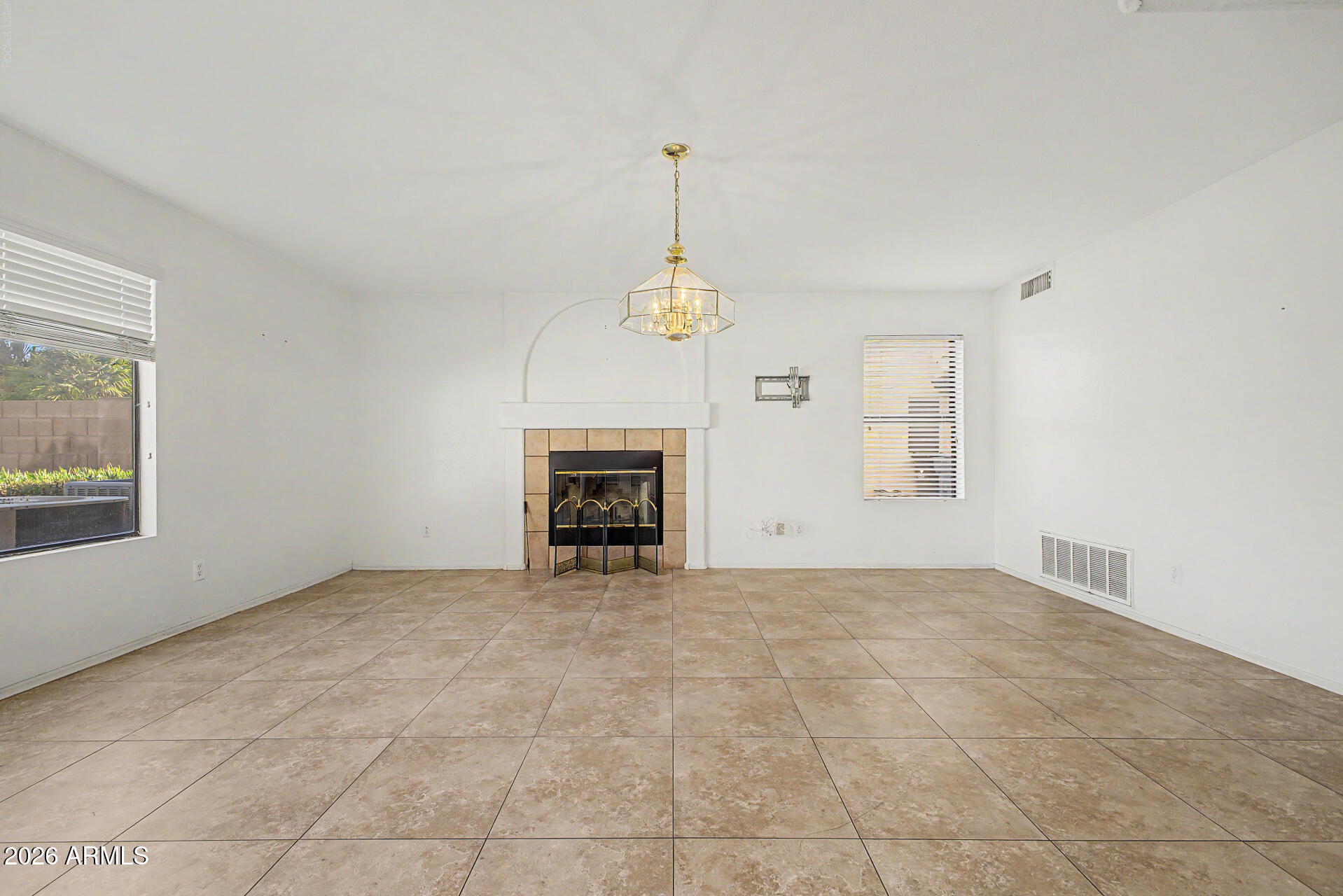 2031 E PARKSIDE Lane