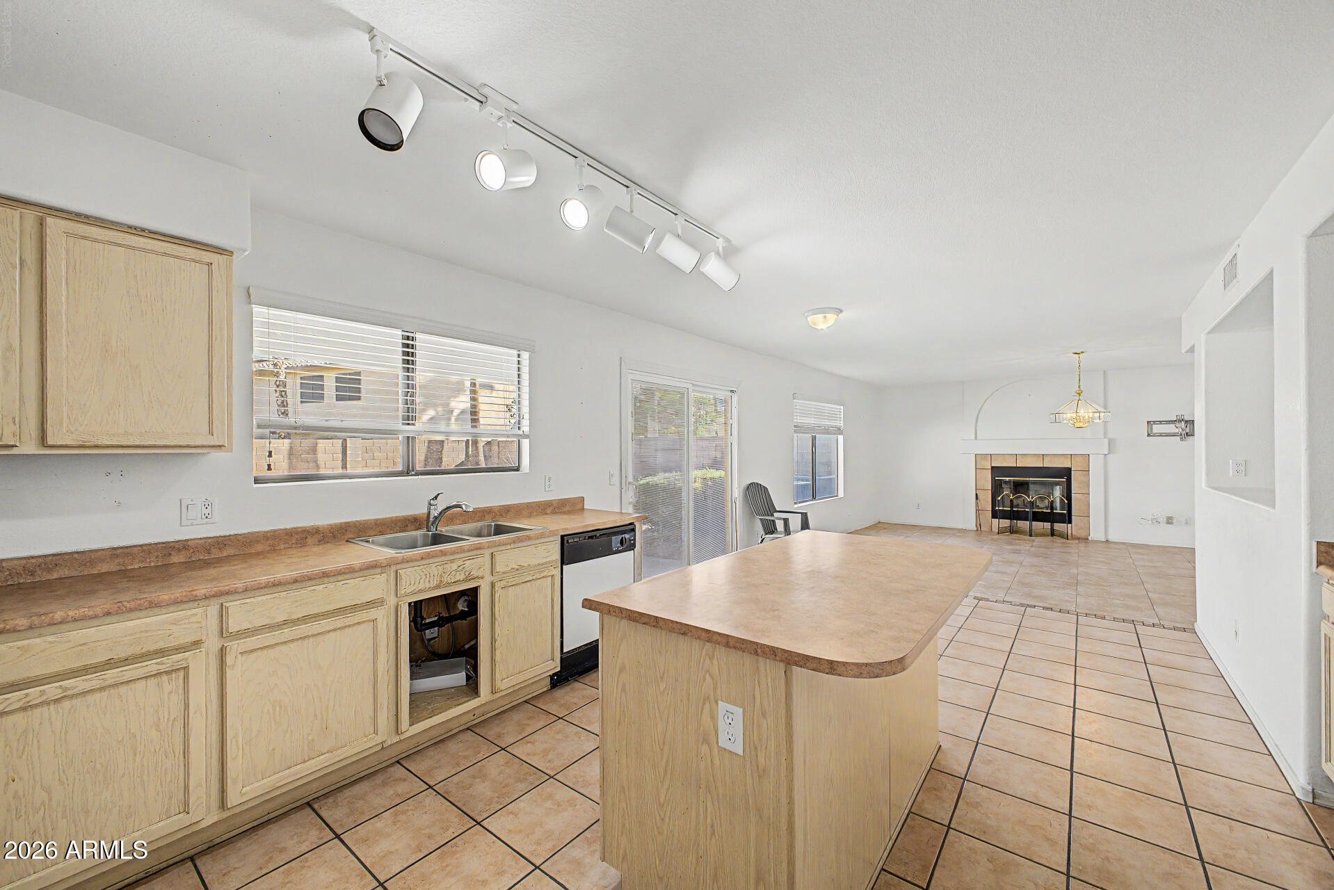 2031 E PARKSIDE Lane