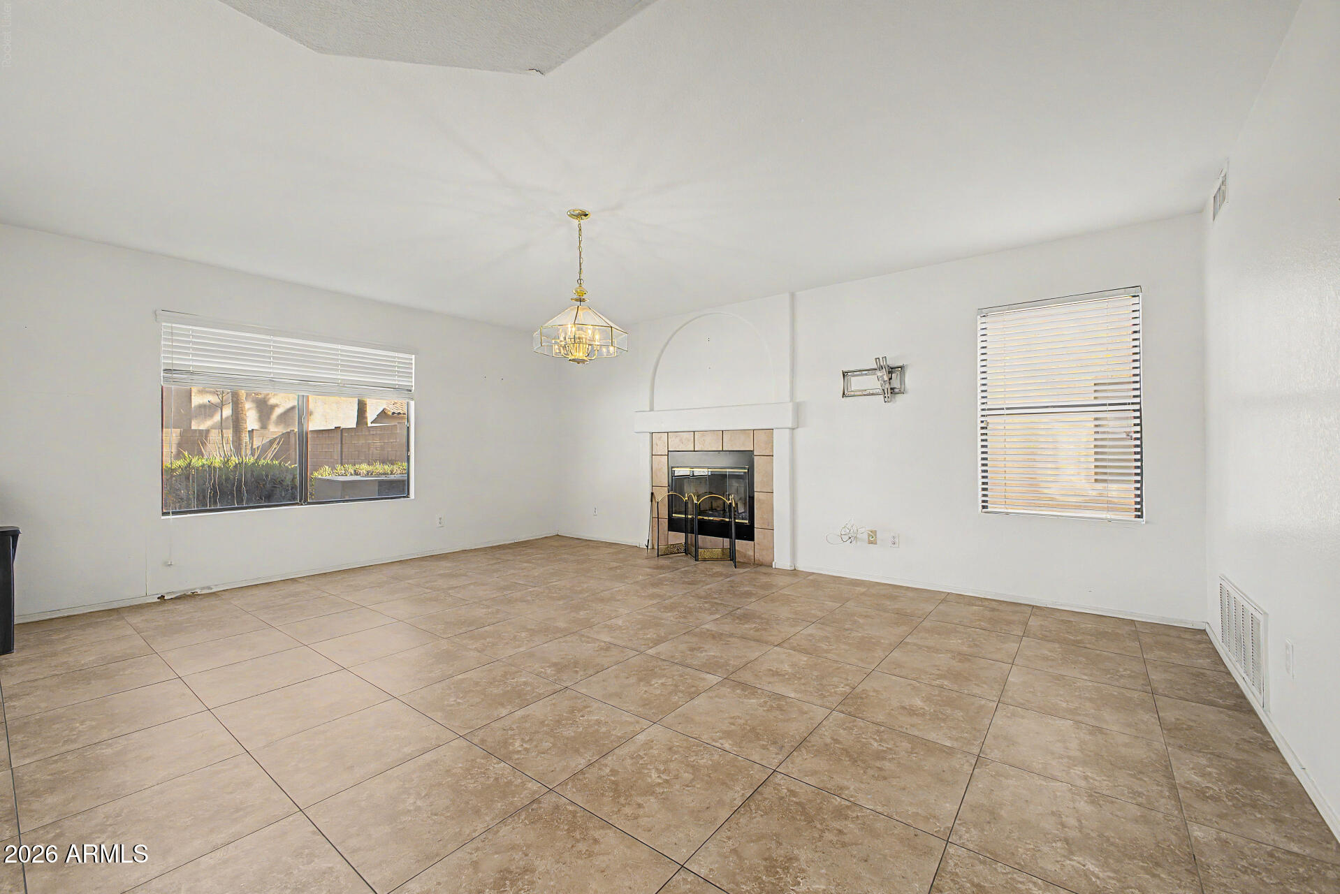 2031 E PARKSIDE Lane