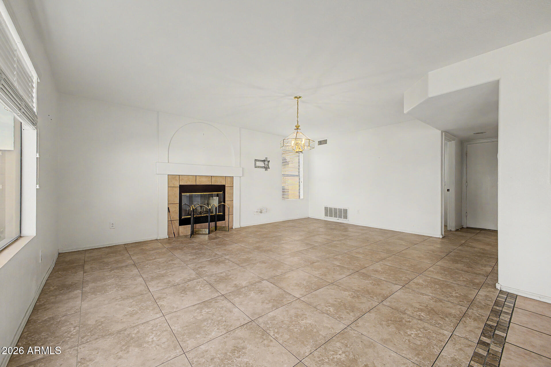 2031 E PARKSIDE Lane
