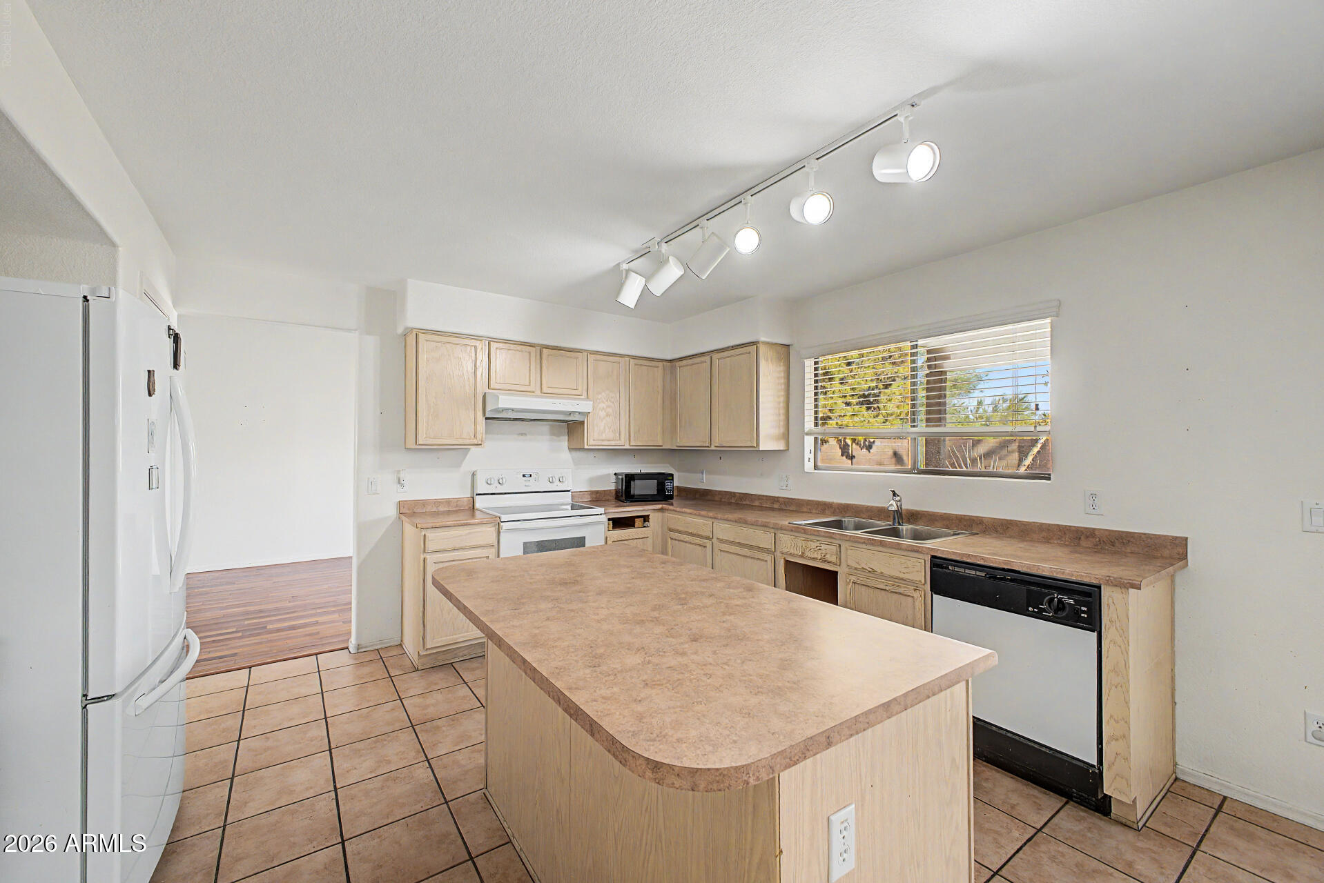 2031 E PARKSIDE Lane