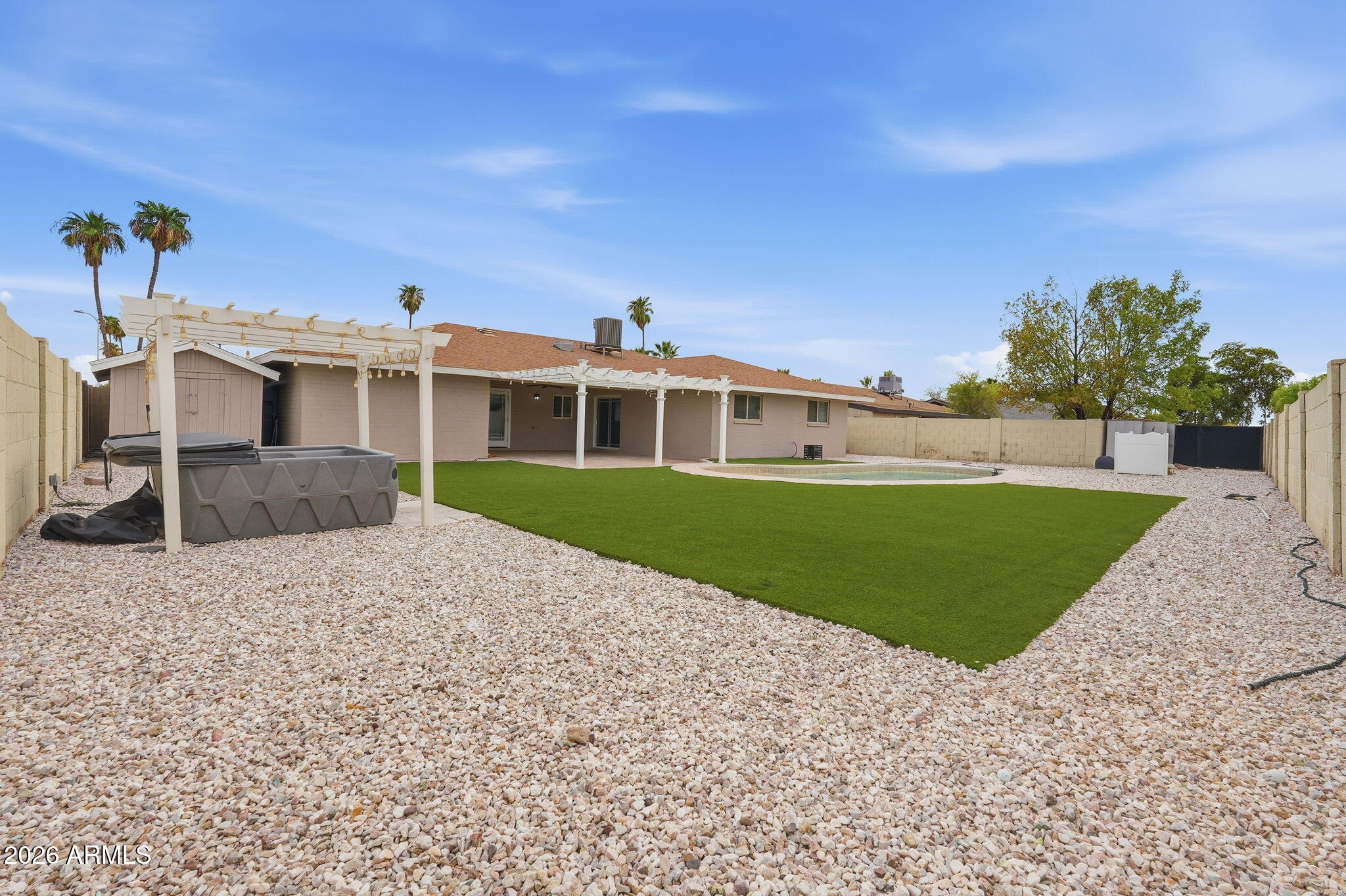 2546 E GENEVA Drive