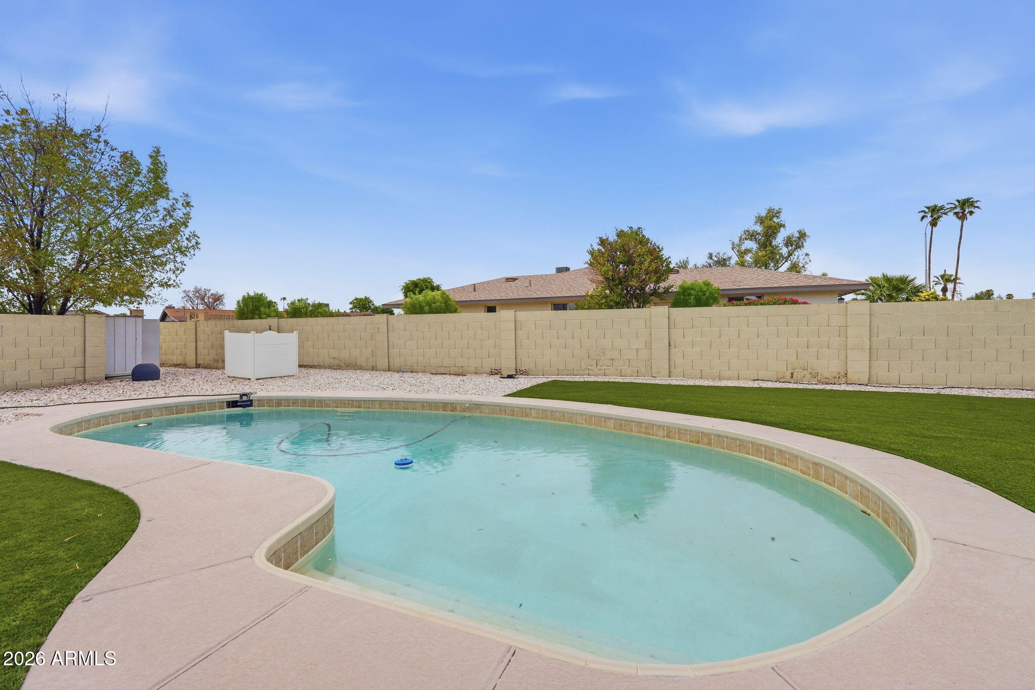 2546 E GENEVA Drive