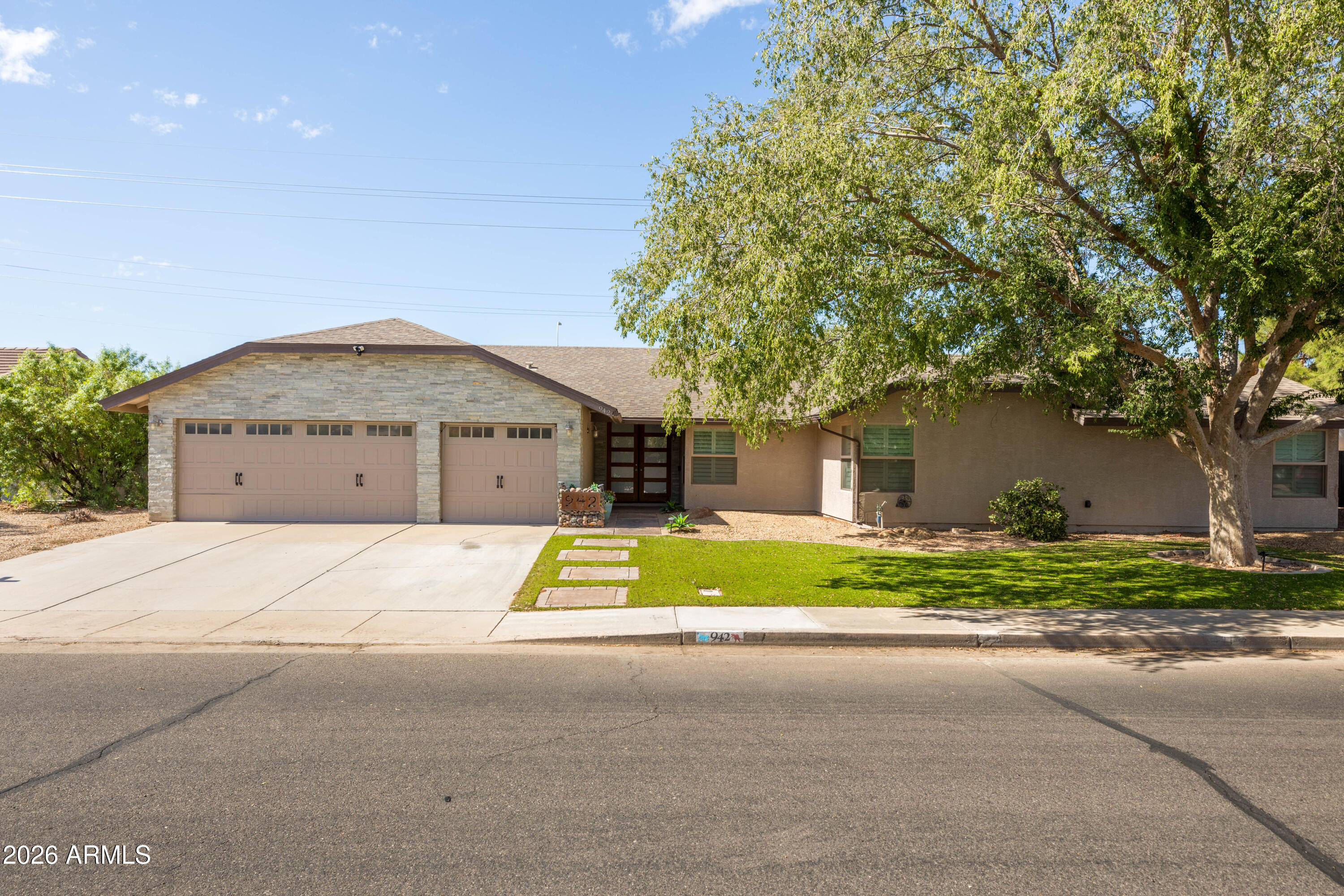 942 N JESSE Street