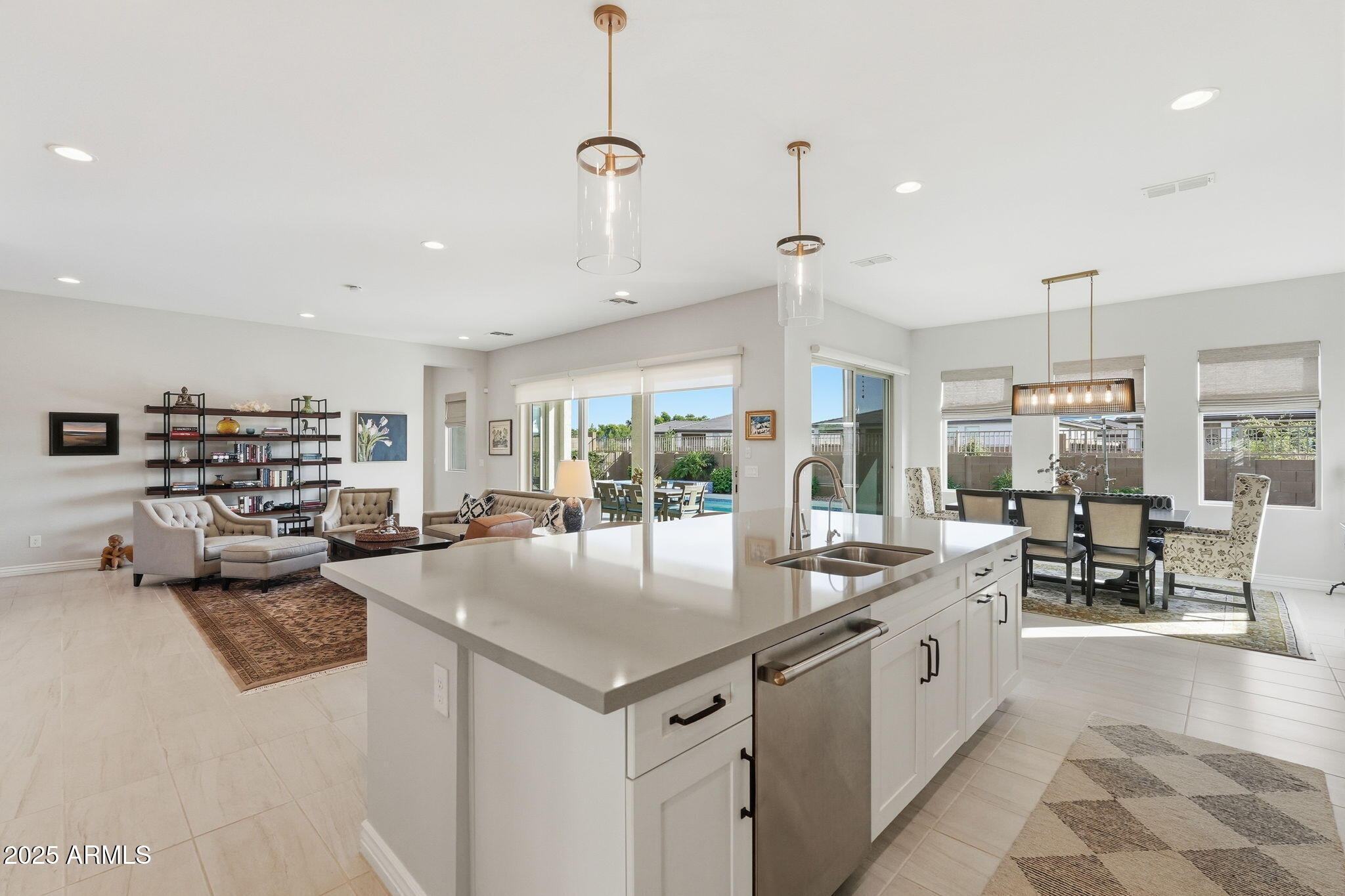 1237 W CHERRYWOOD Drive