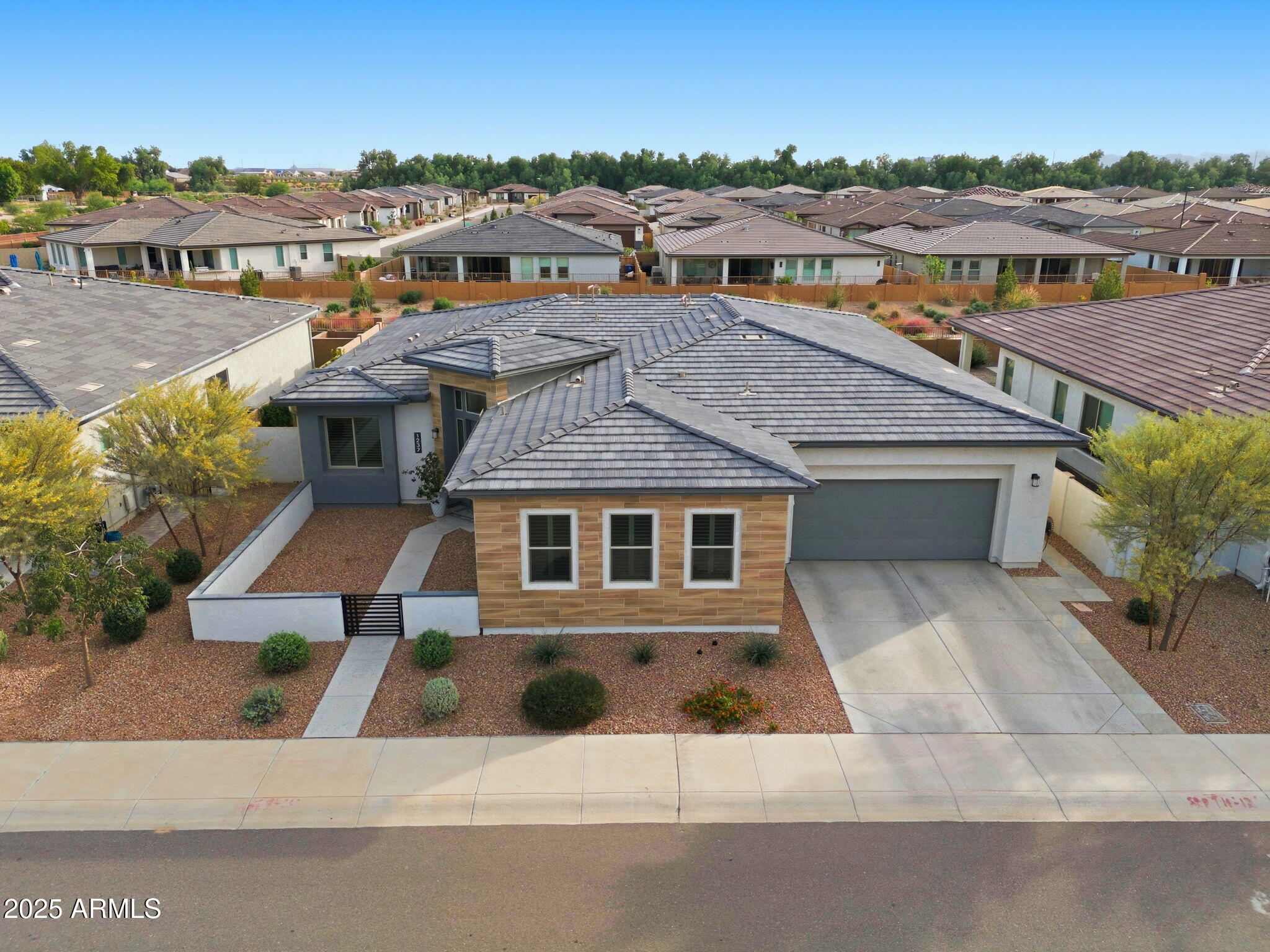 1237 W CHERRYWOOD Drive