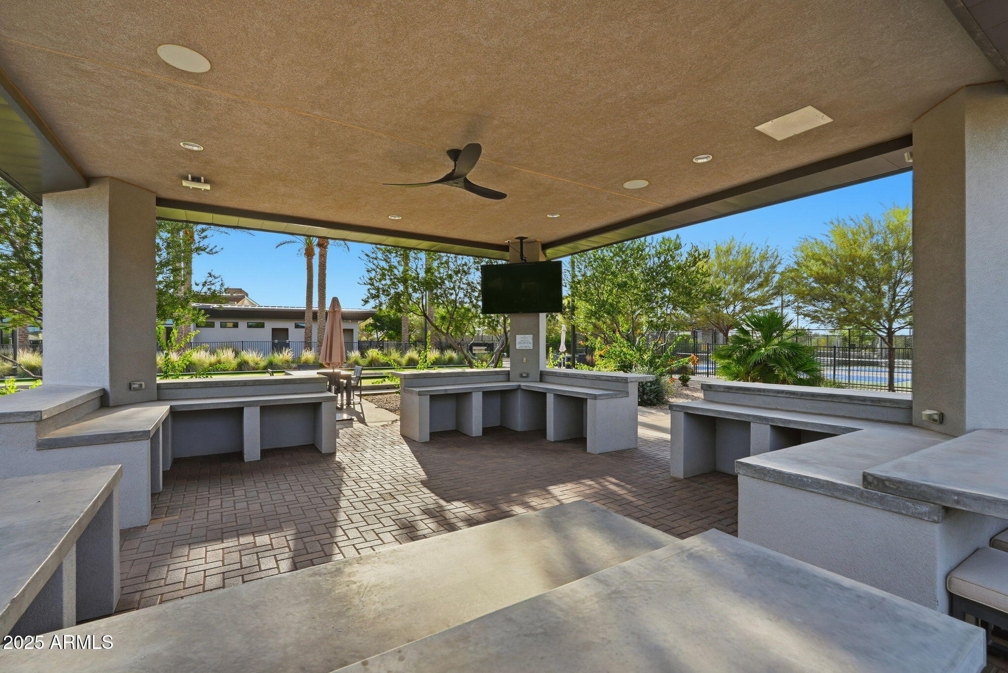 1237 W CHERRYWOOD Drive