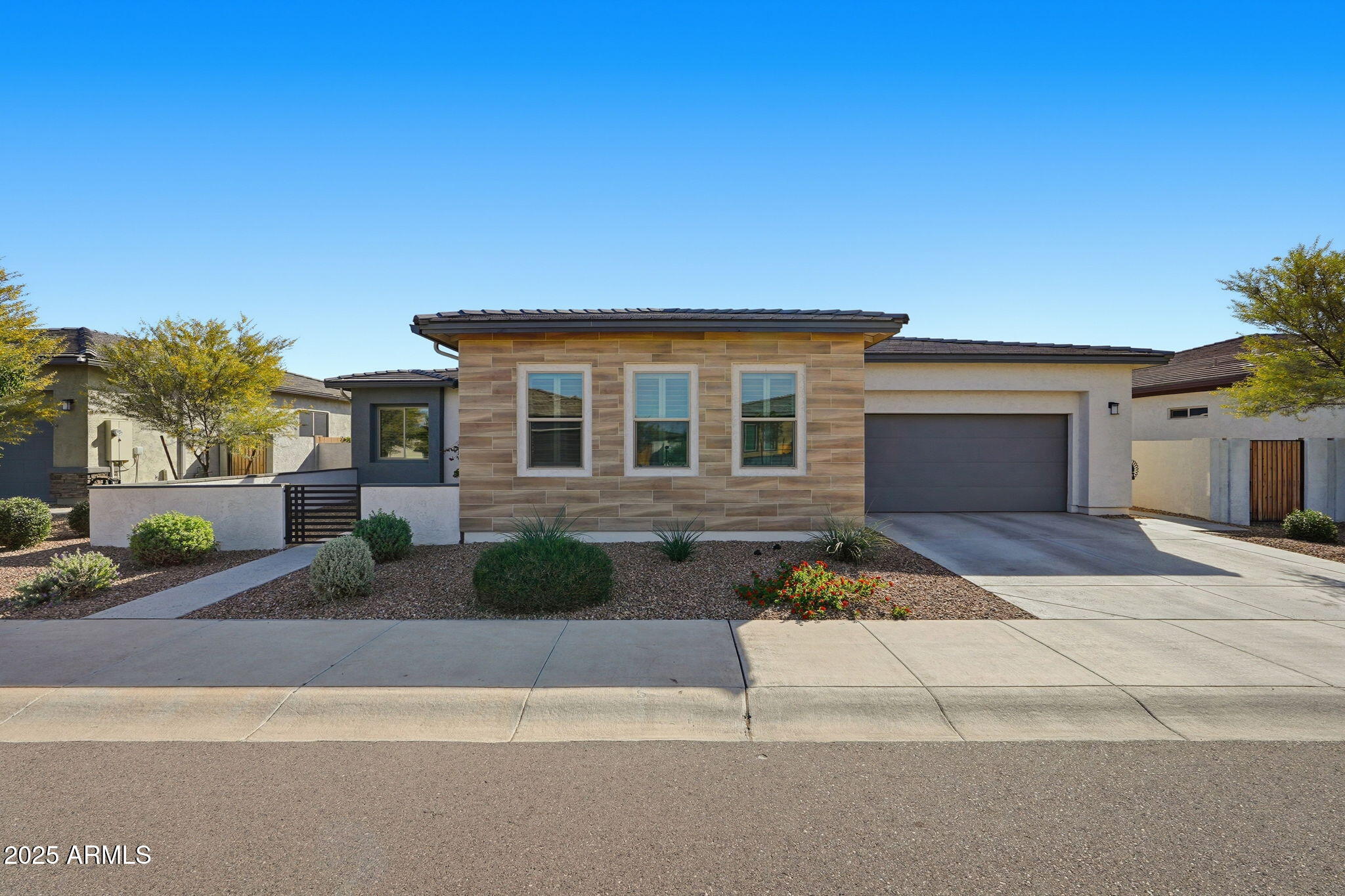 1237 W CHERRYWOOD Drive