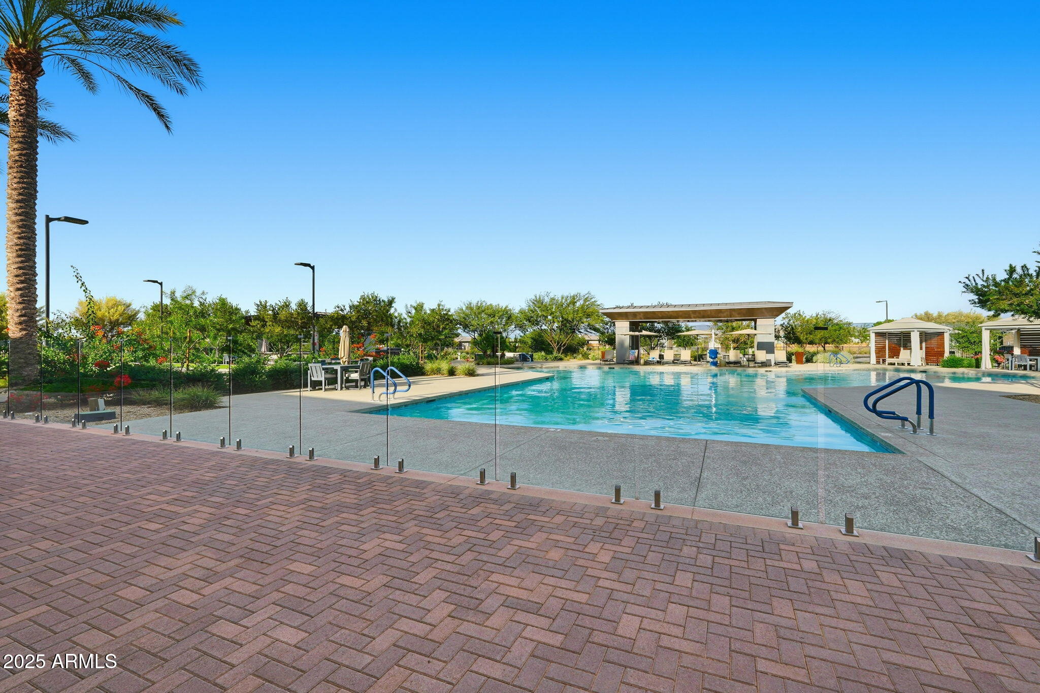 1237 W CHERRYWOOD Drive