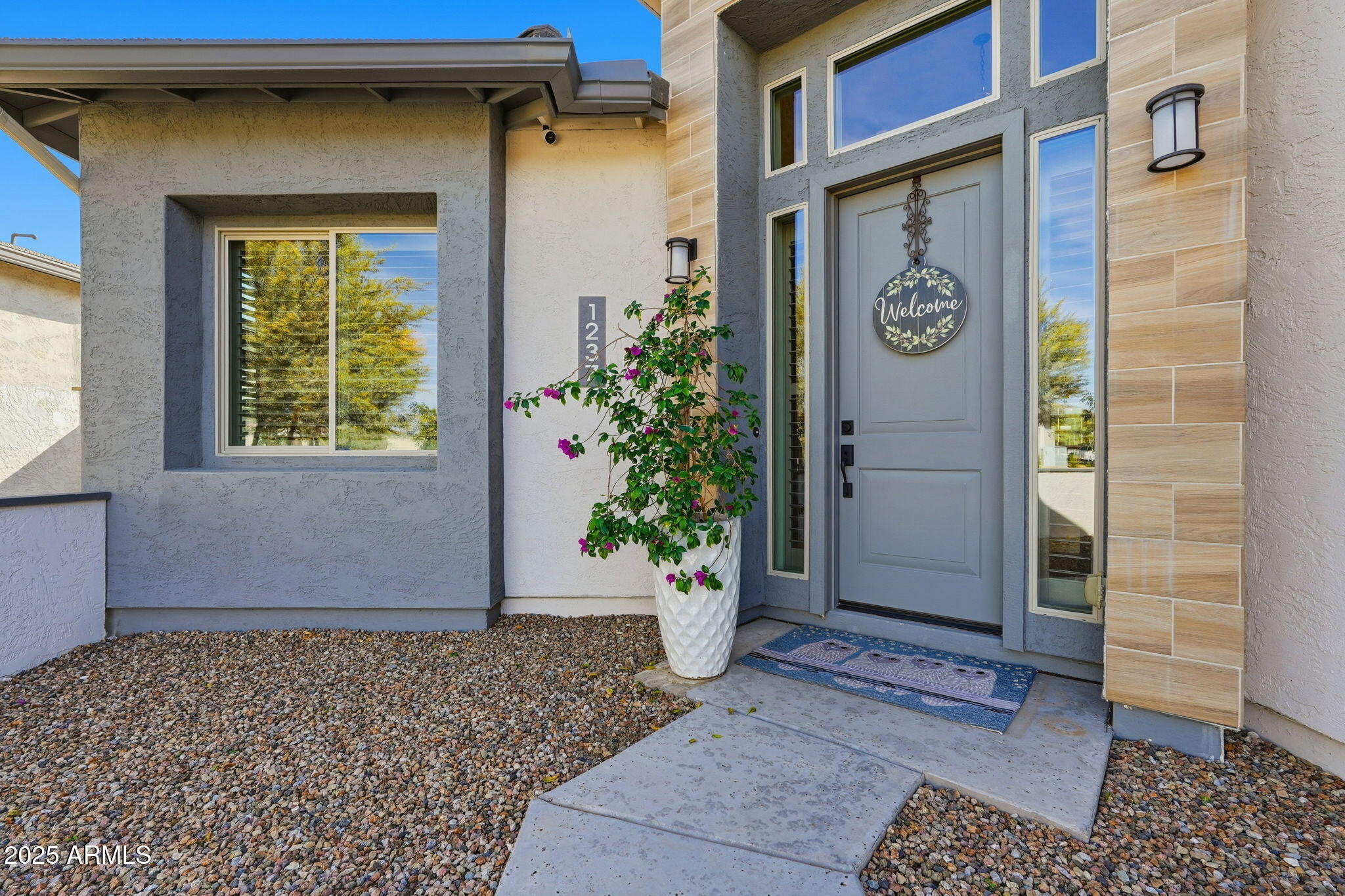 1237 W CHERRYWOOD Drive