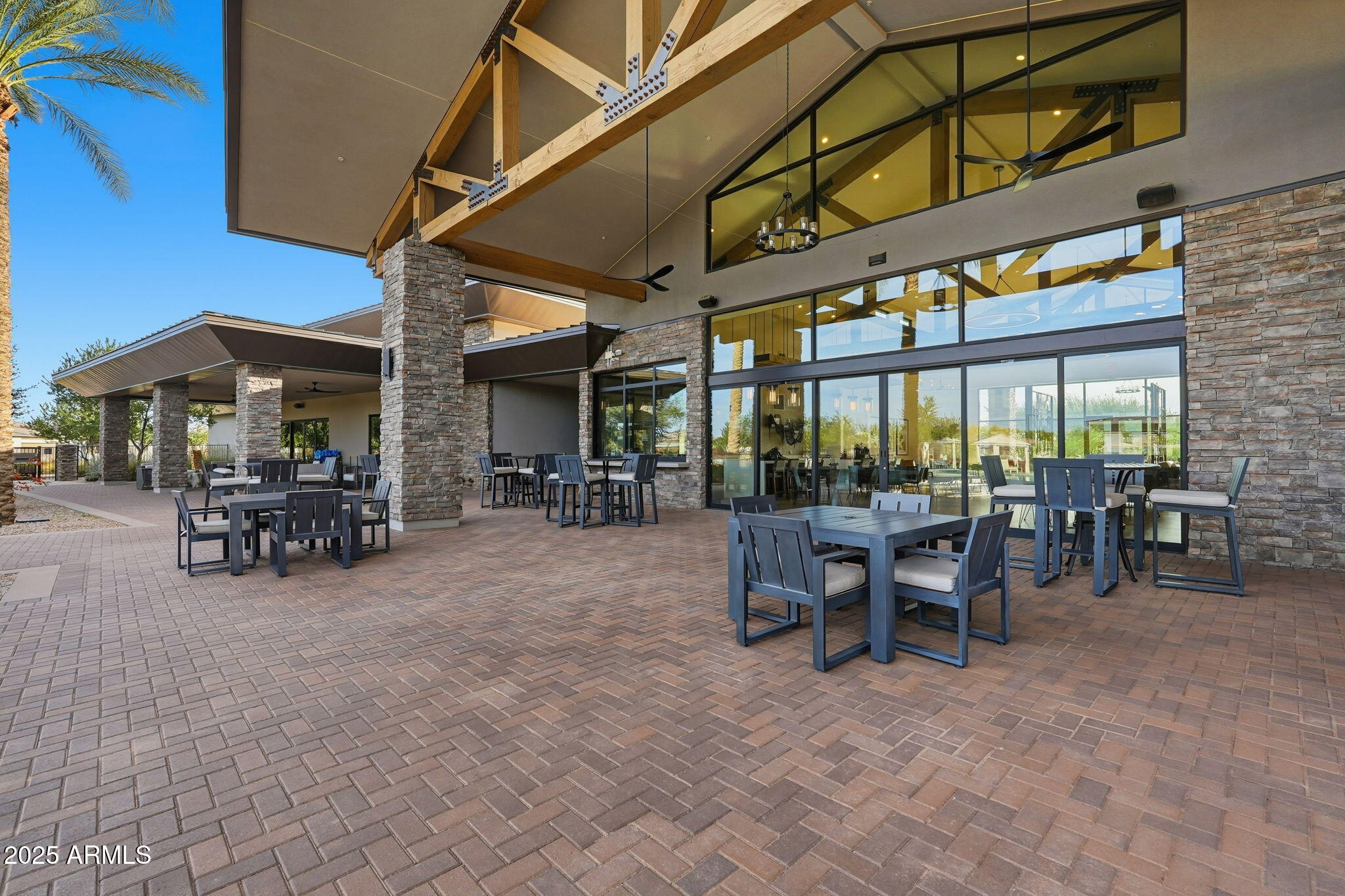 1237 W CHERRYWOOD Drive
