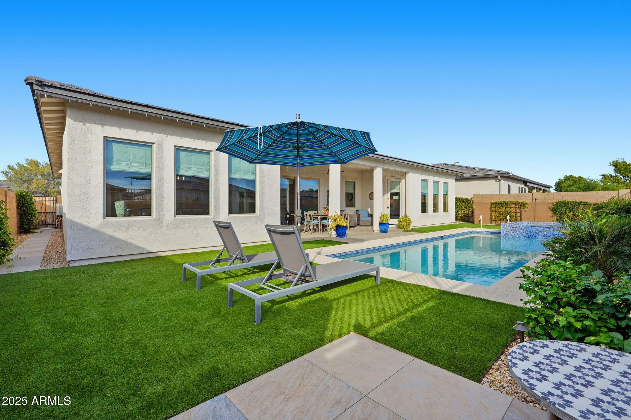 1237 W CHERRYWOOD Drive