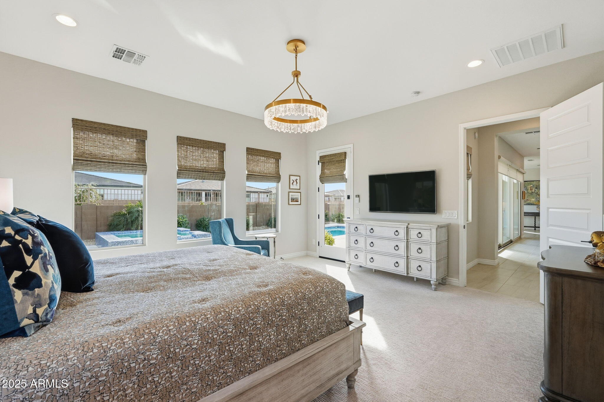 1237 W CHERRYWOOD Drive