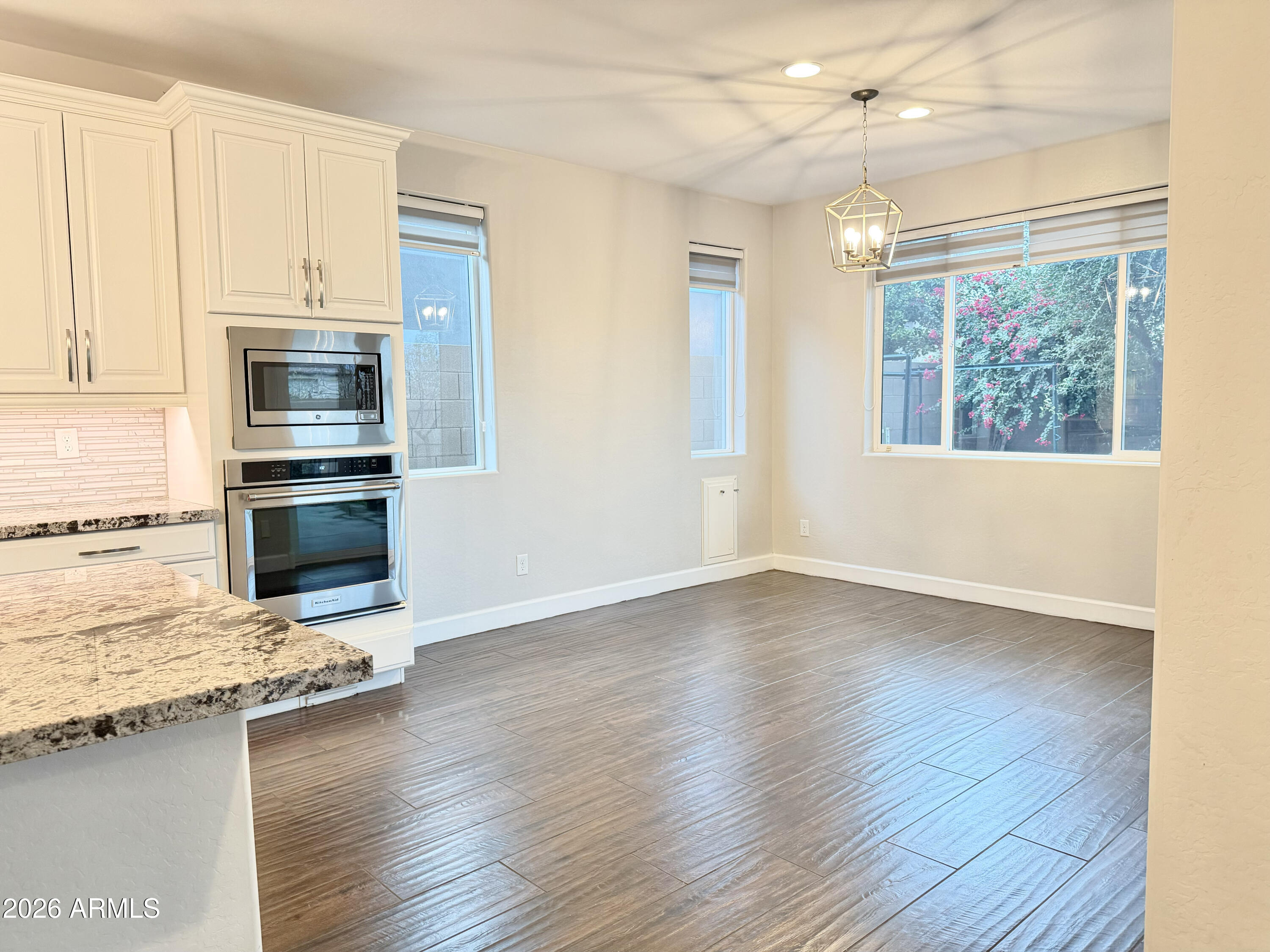 1732 W Myrna Lane