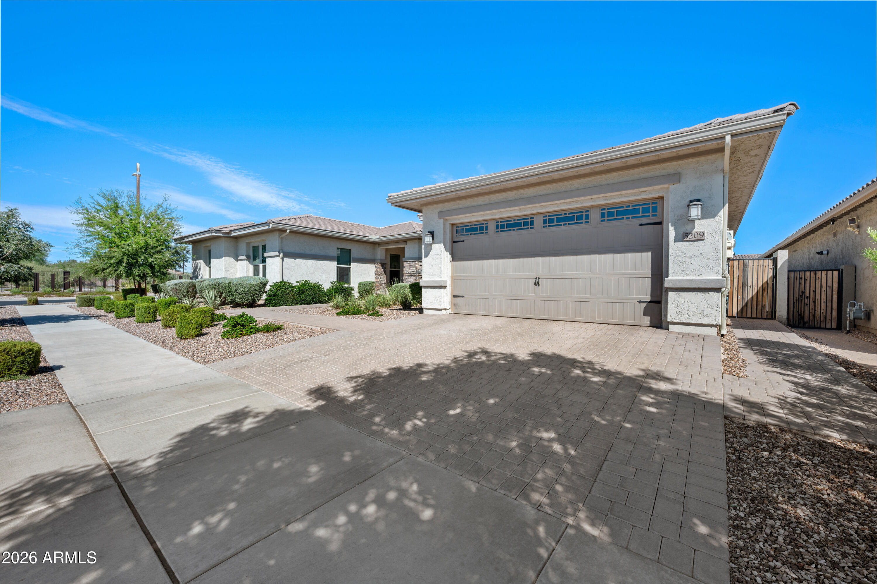 5209 S VEGAS